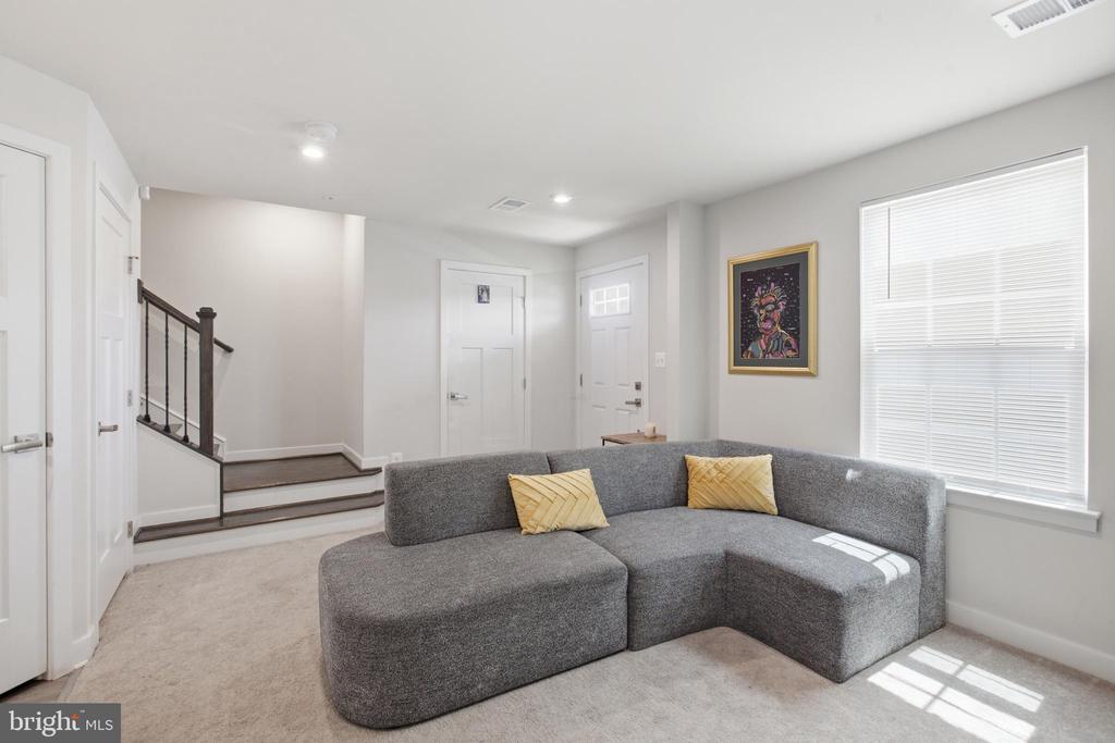14735 EARL MITCHELL AVENUE Unit: F