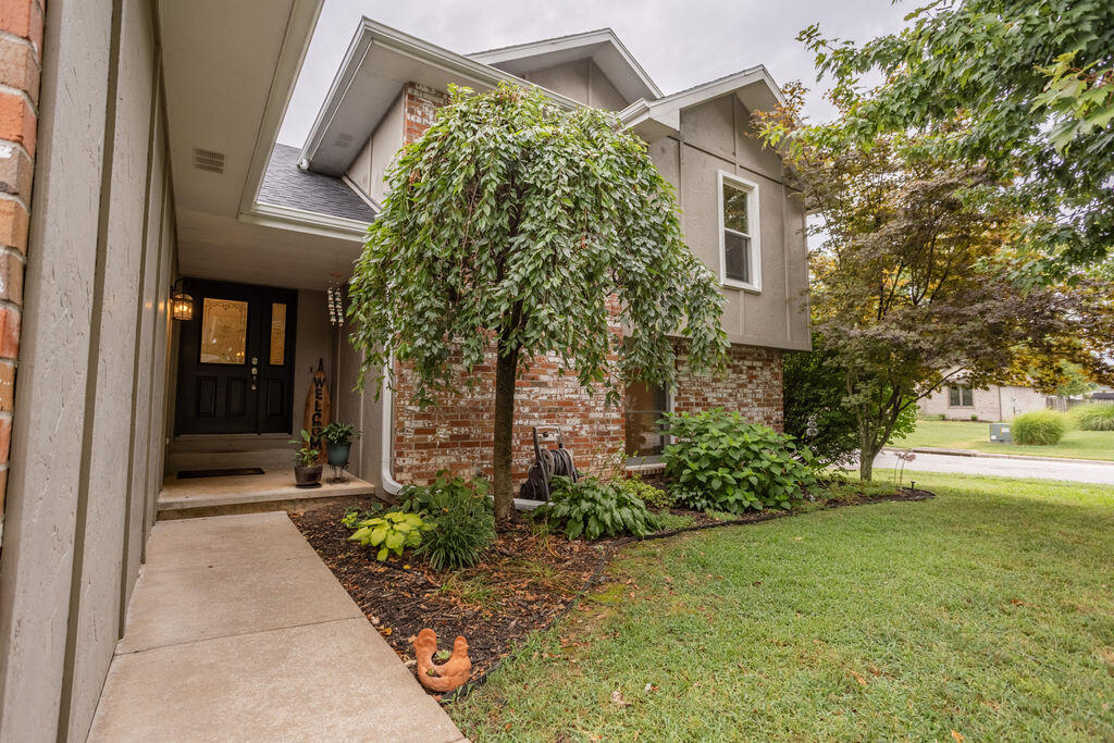 3882 W Edgewood Street