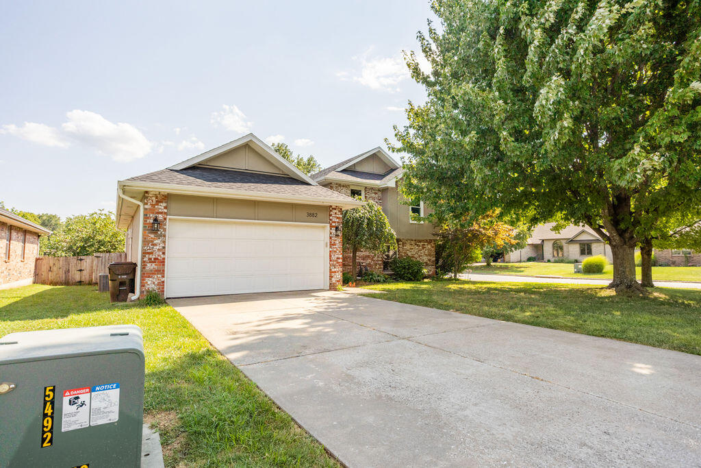 3882 W Edgewood Street
