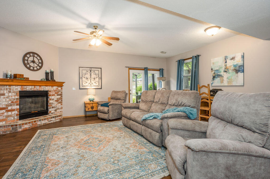 3882 W Edgewood Street