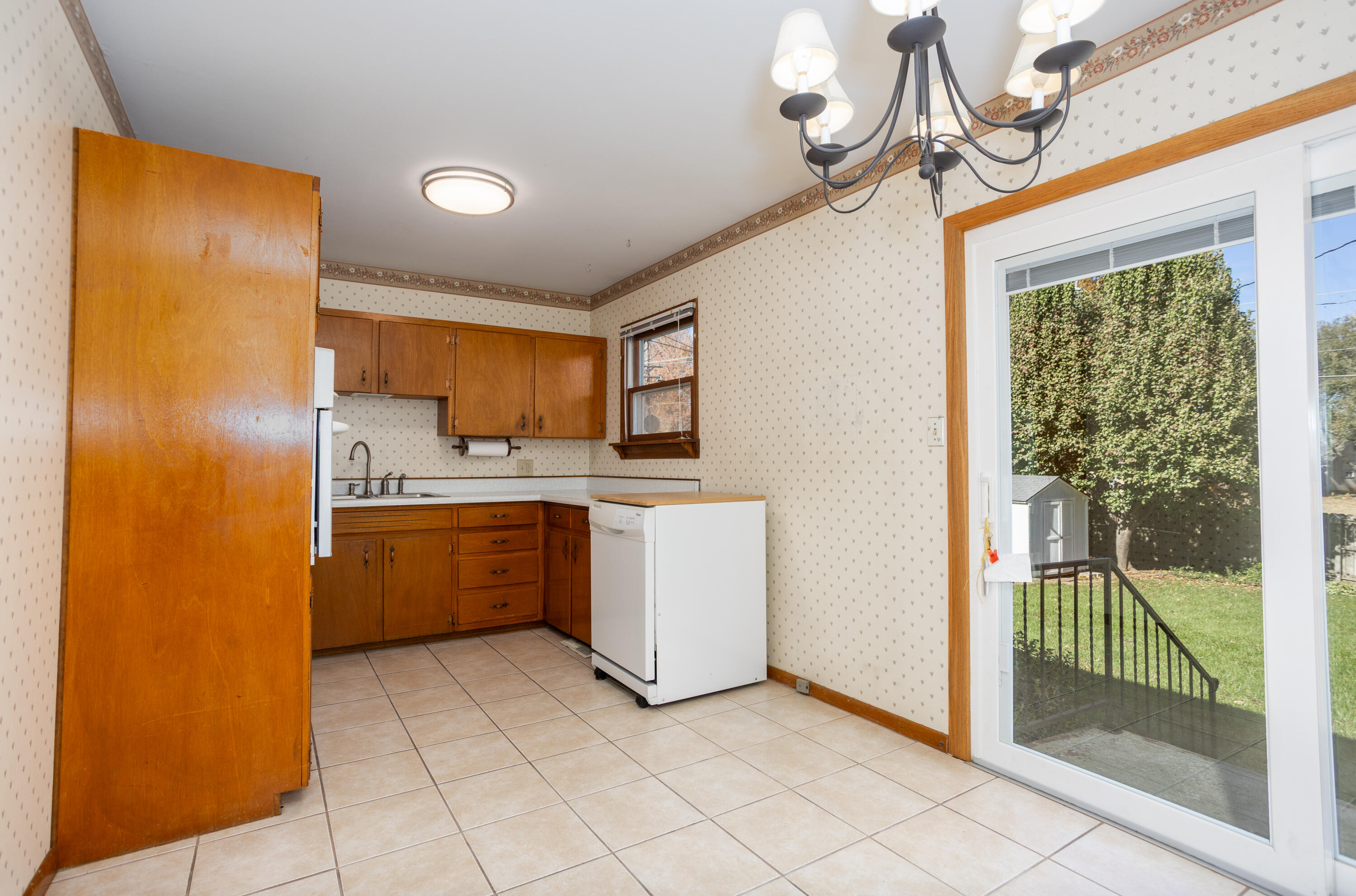 609 E Edgewood Street