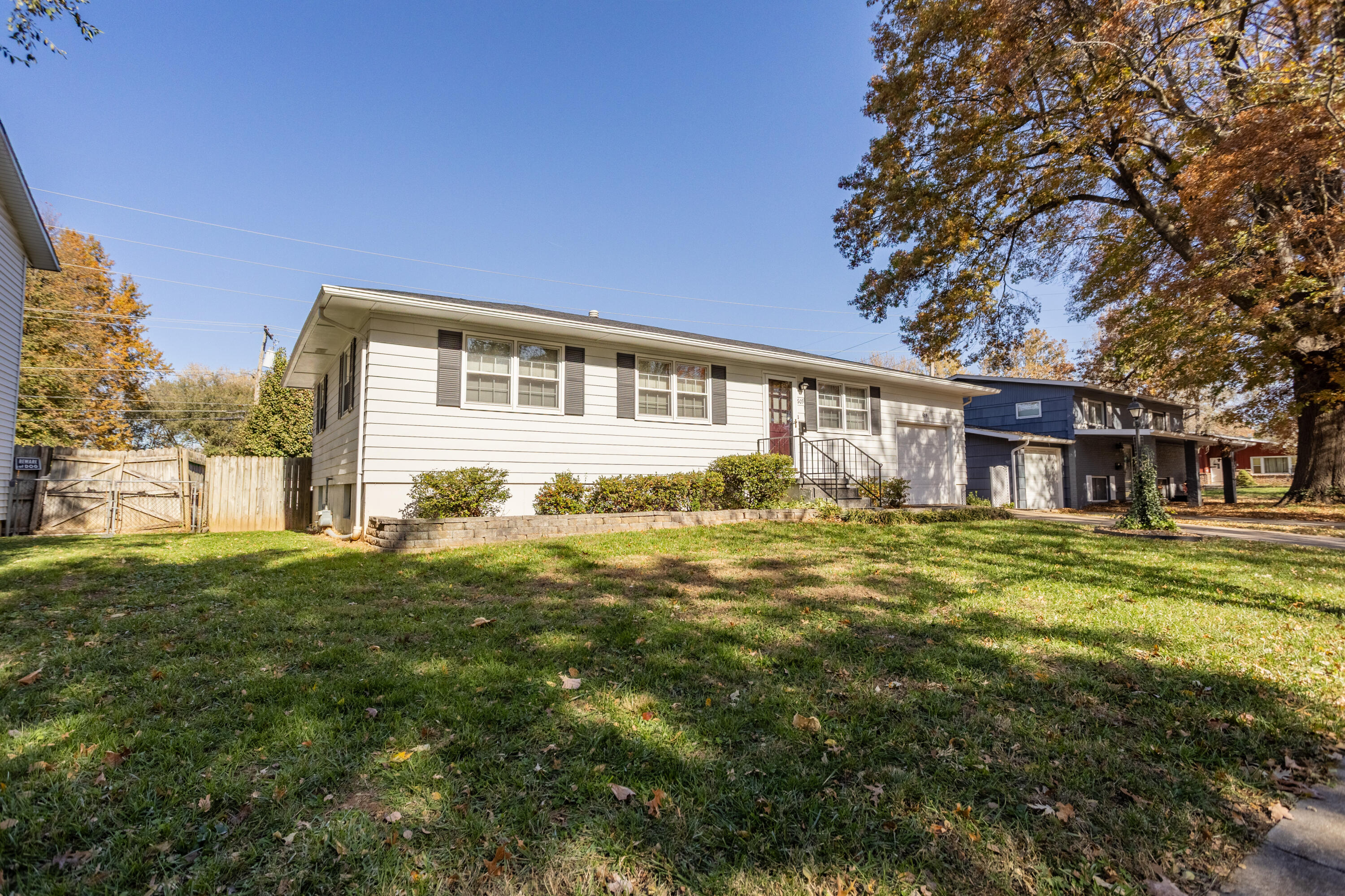 609 E Edgewood Street