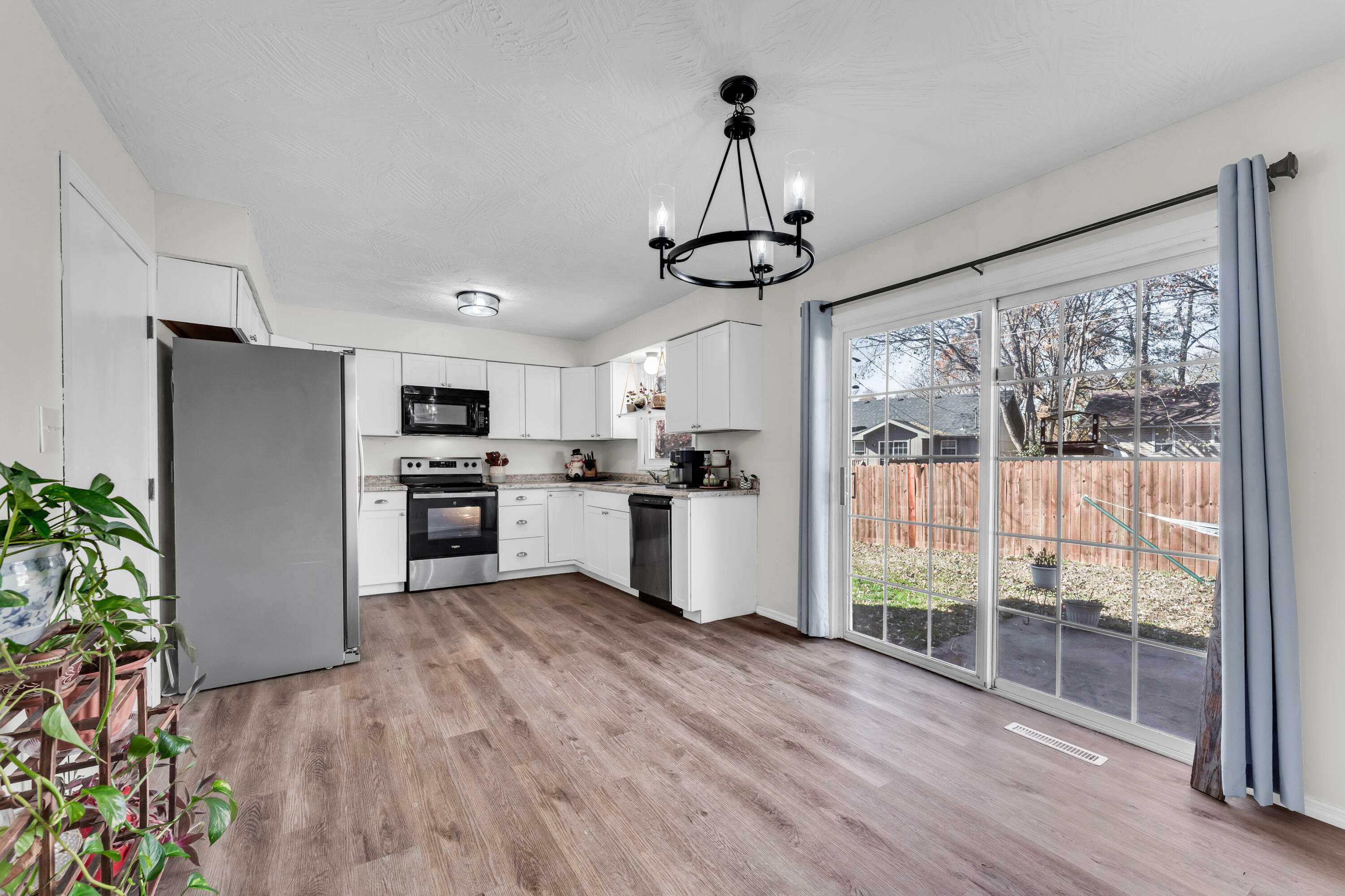 1651 W Lindberg Street