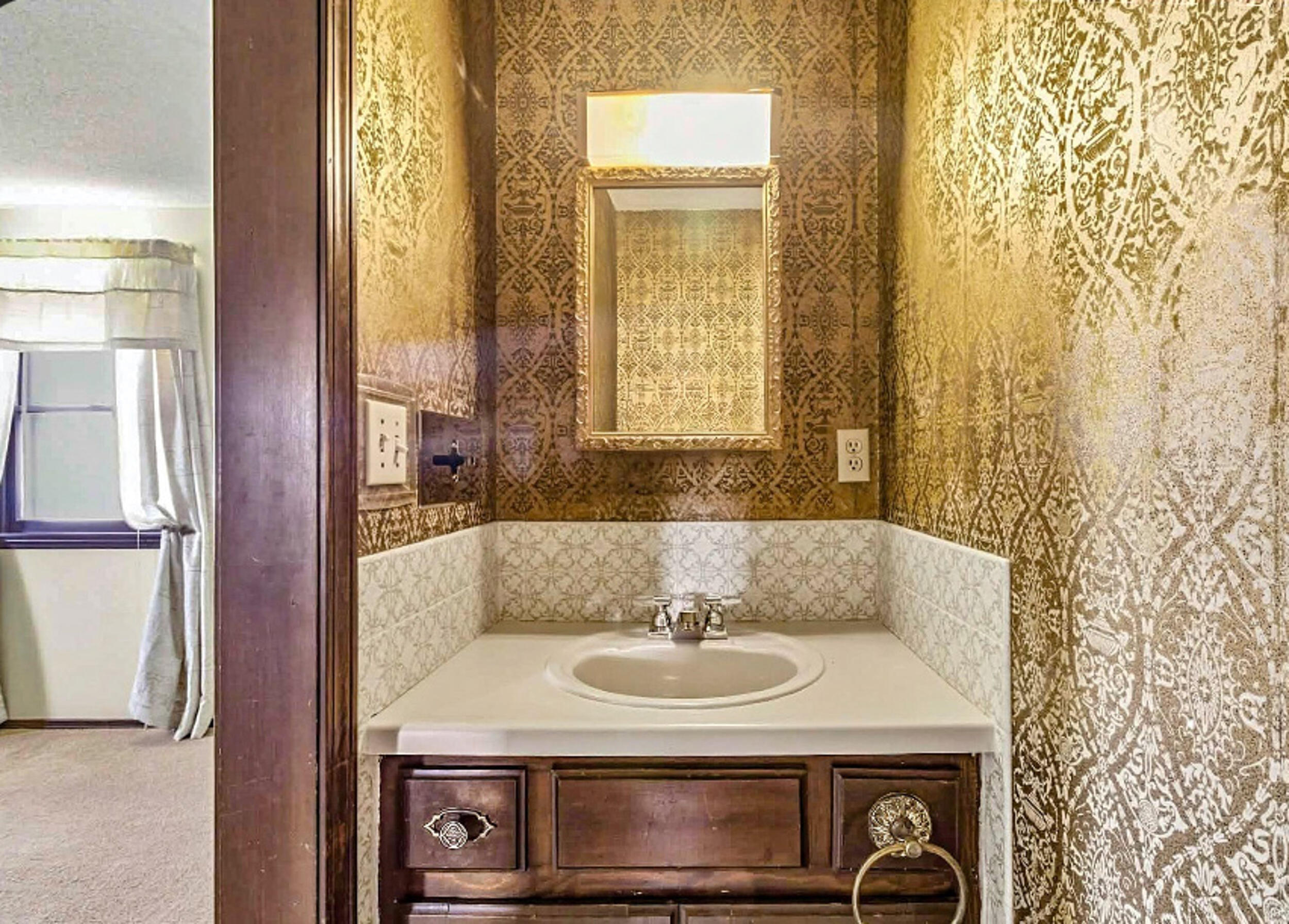 1321 W Dallas Street