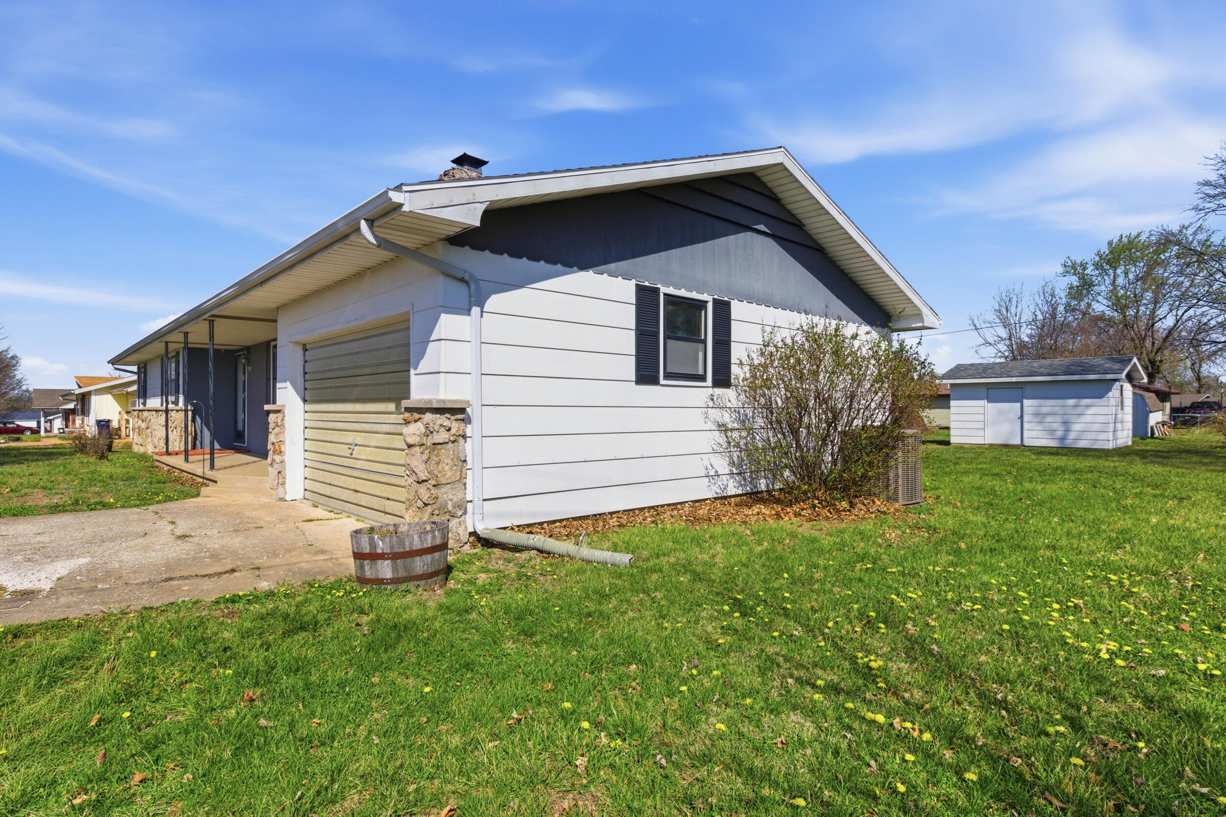 1321 W Dallas Street