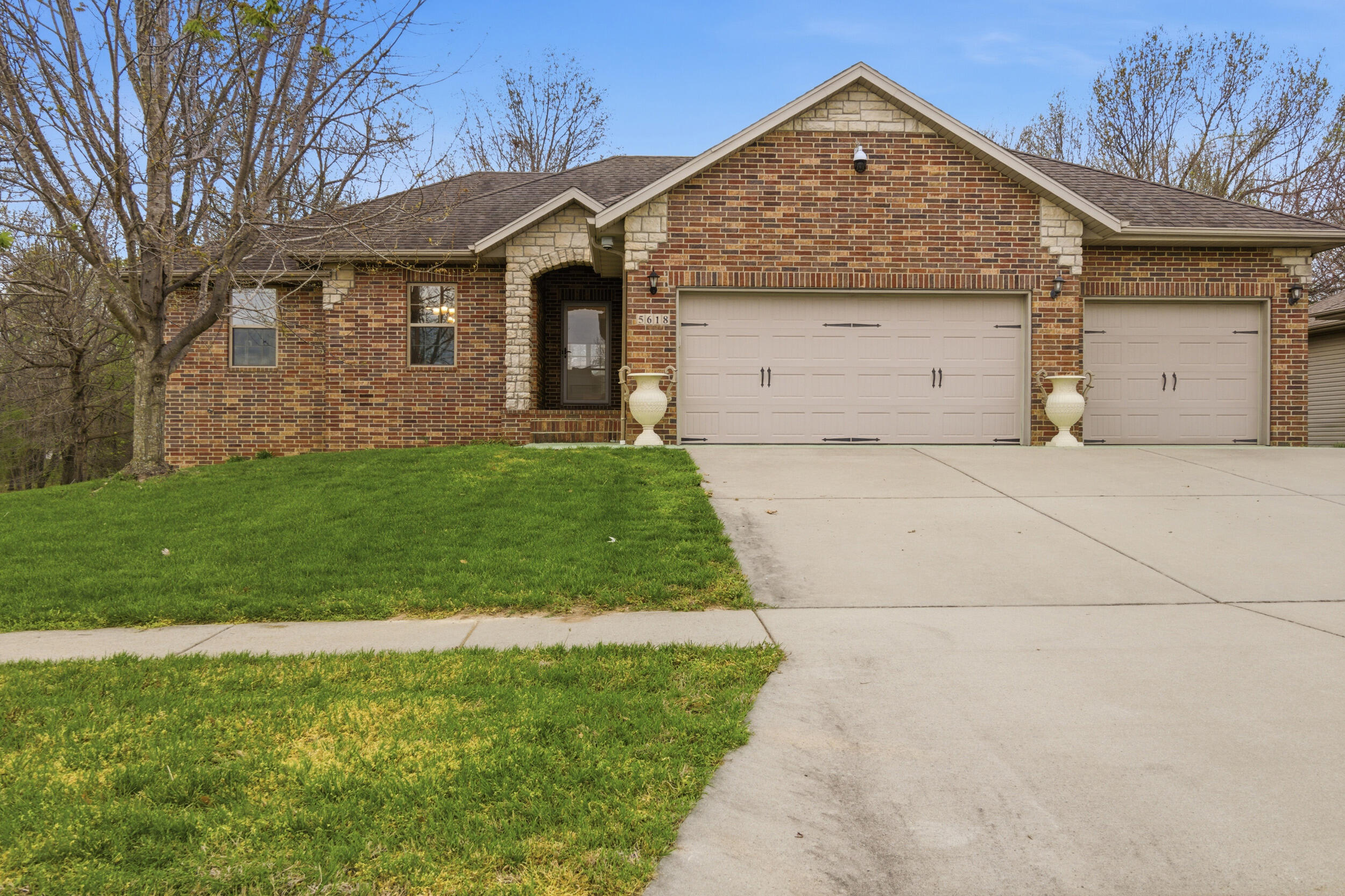 5618 E Pearson Parkway