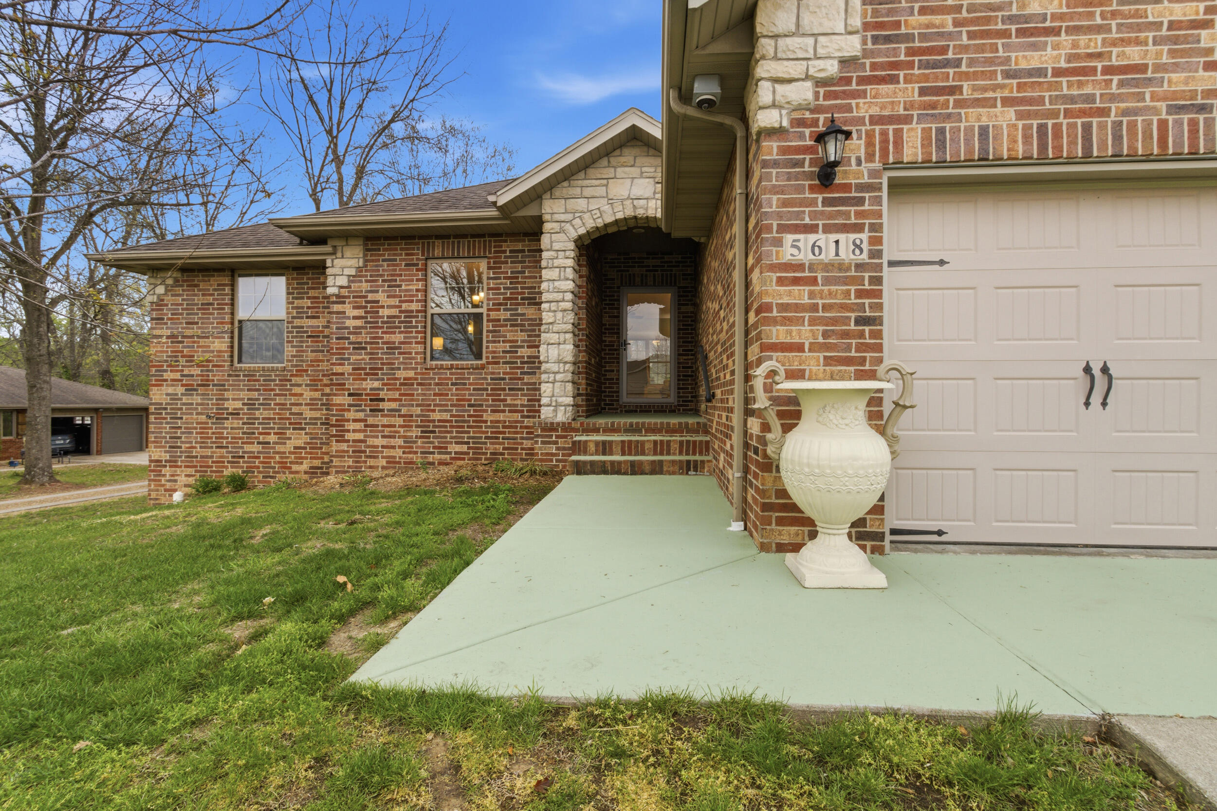 5618 E Pearson Parkway