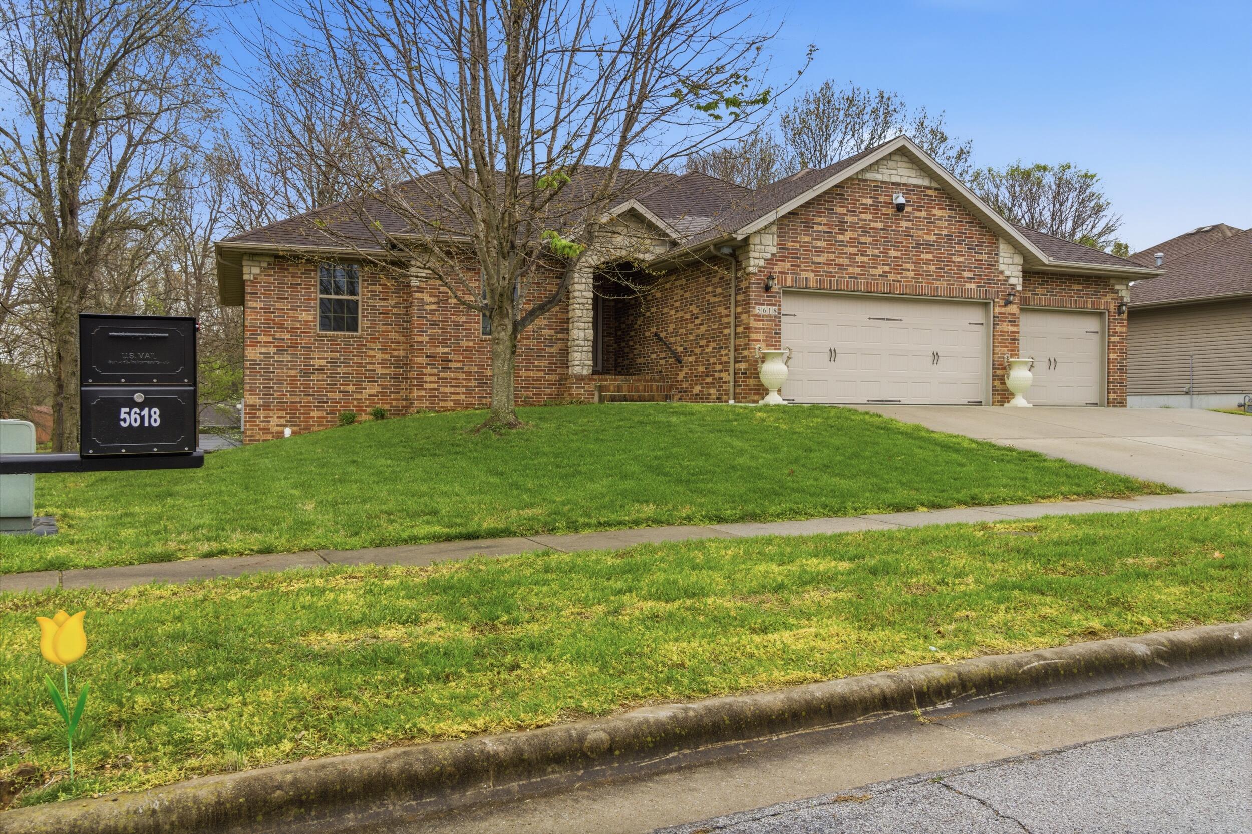 5618 E Pearson Parkway