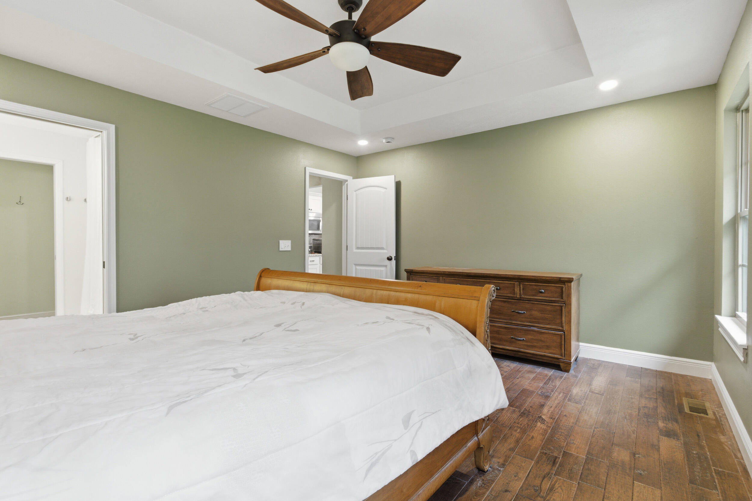 5618 E Pearson Parkway