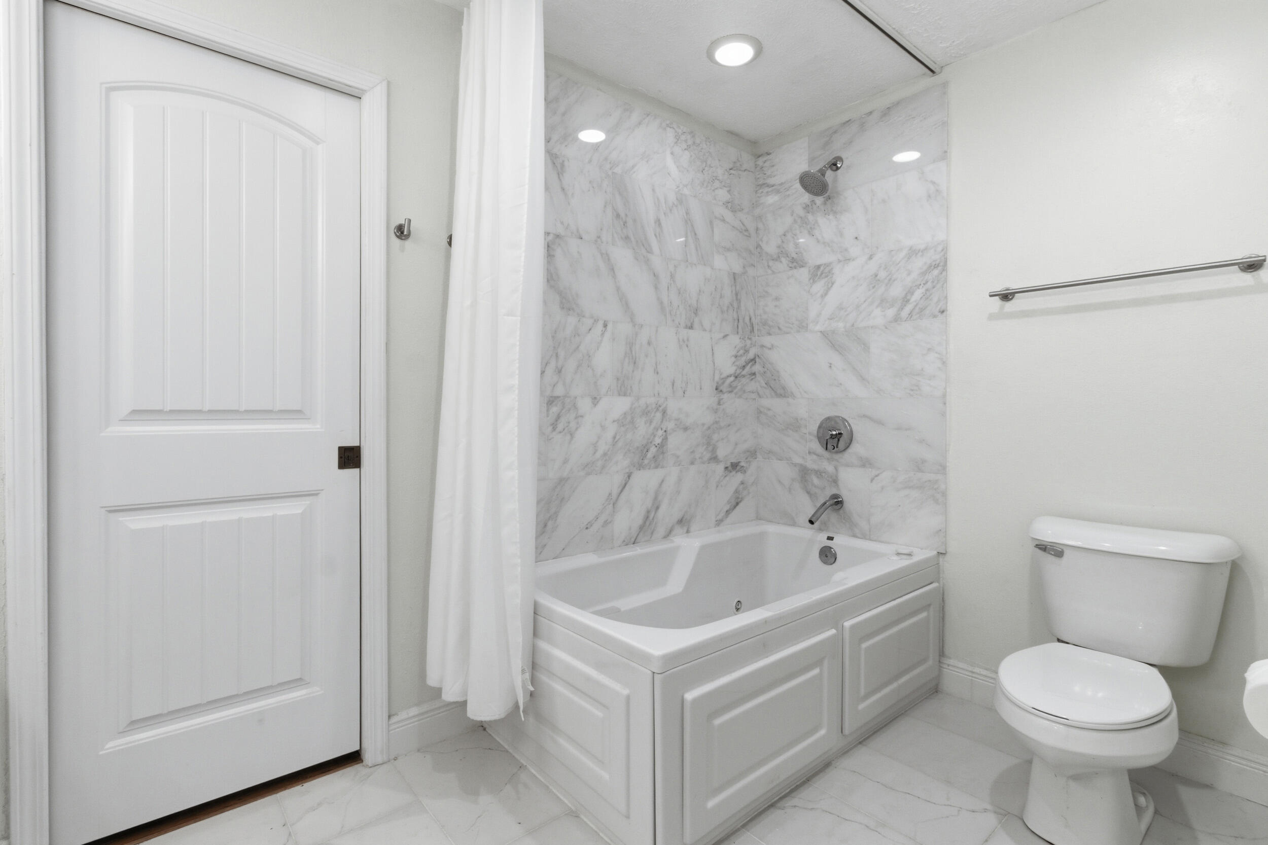 5618 E Pearson Parkway