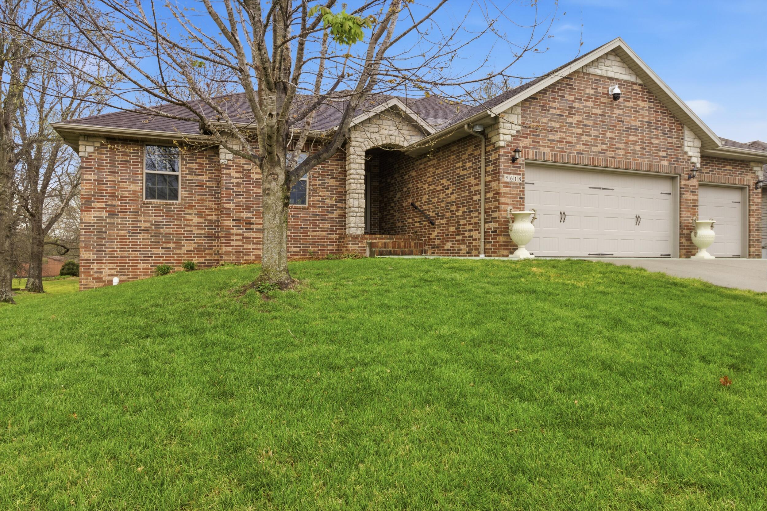 5618 E Pearson Parkway