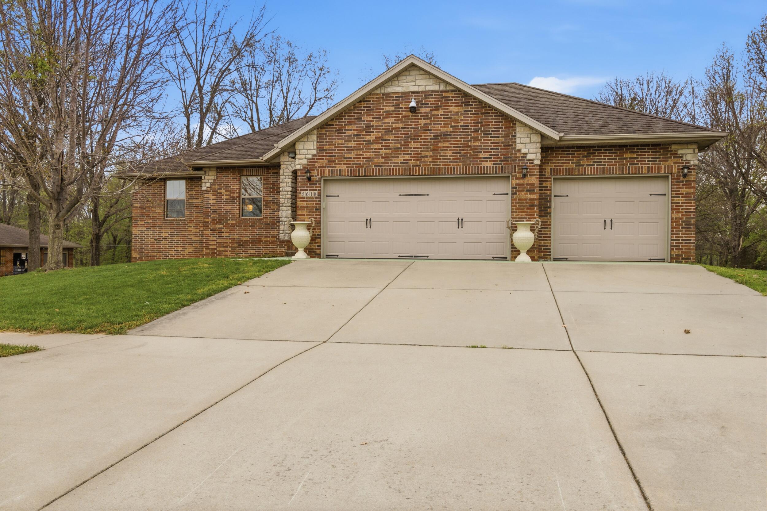 5618 E Pearson Parkway