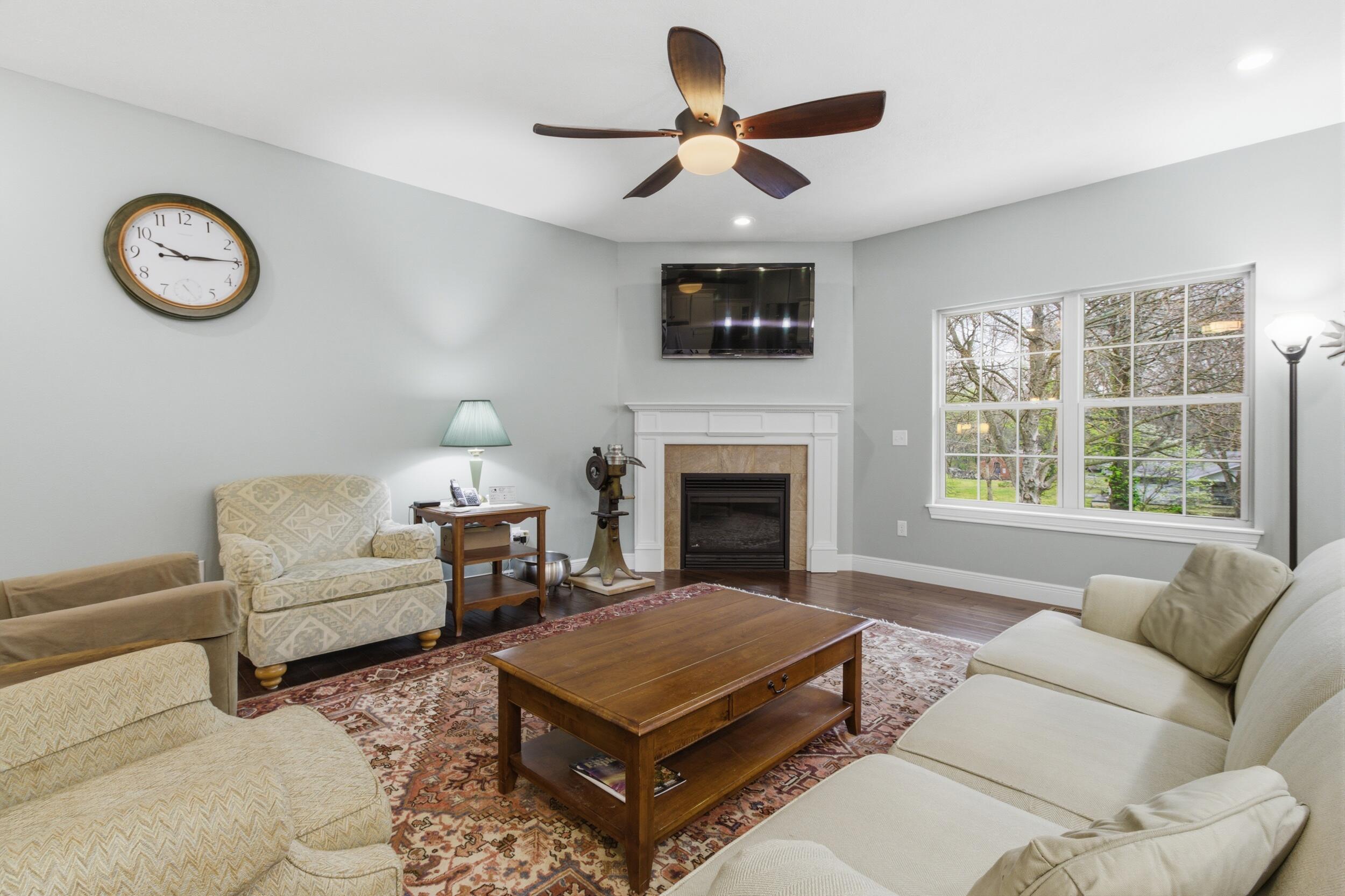 5618 E Pearson Parkway