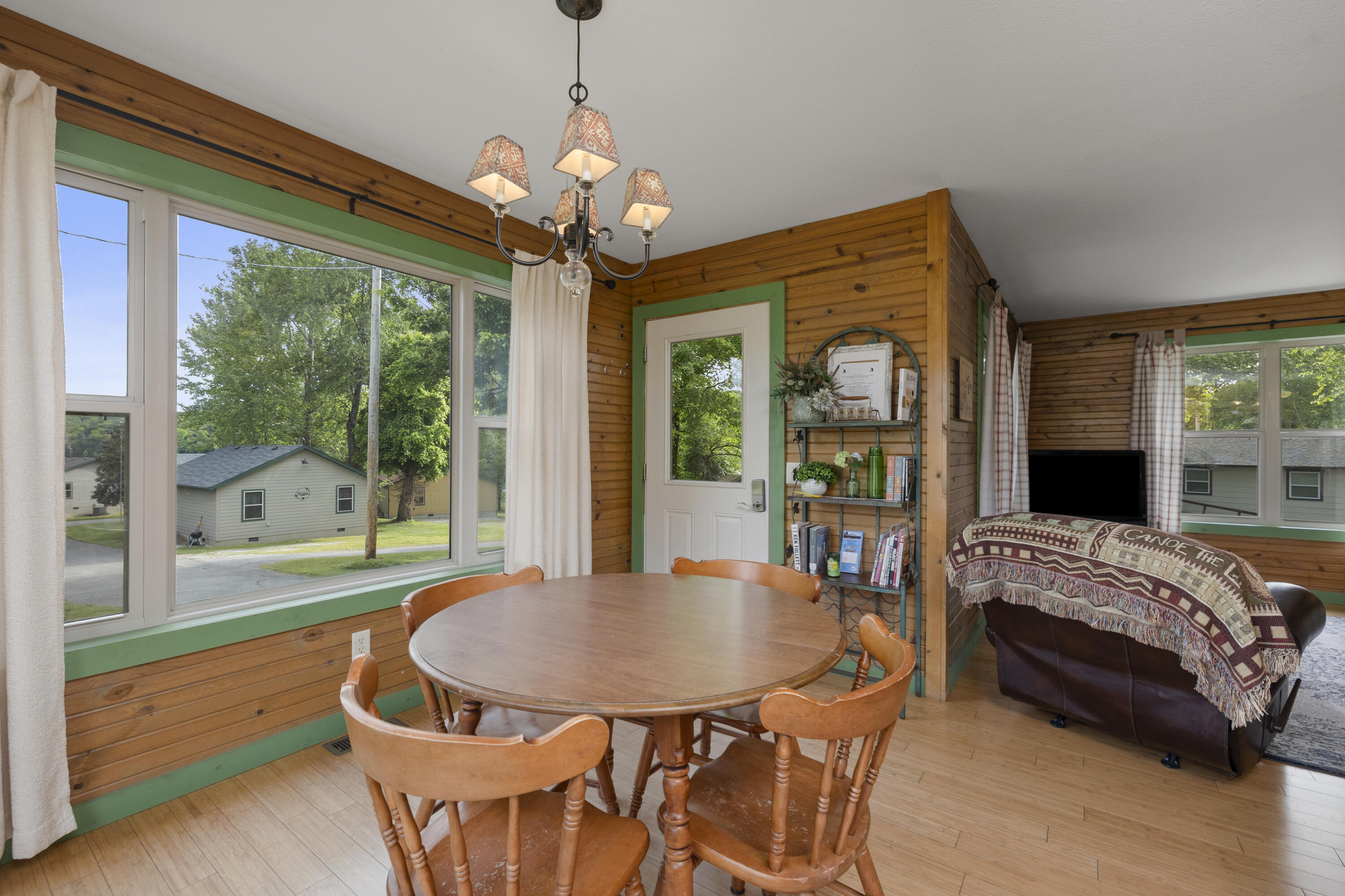 195 Edgewater Circle