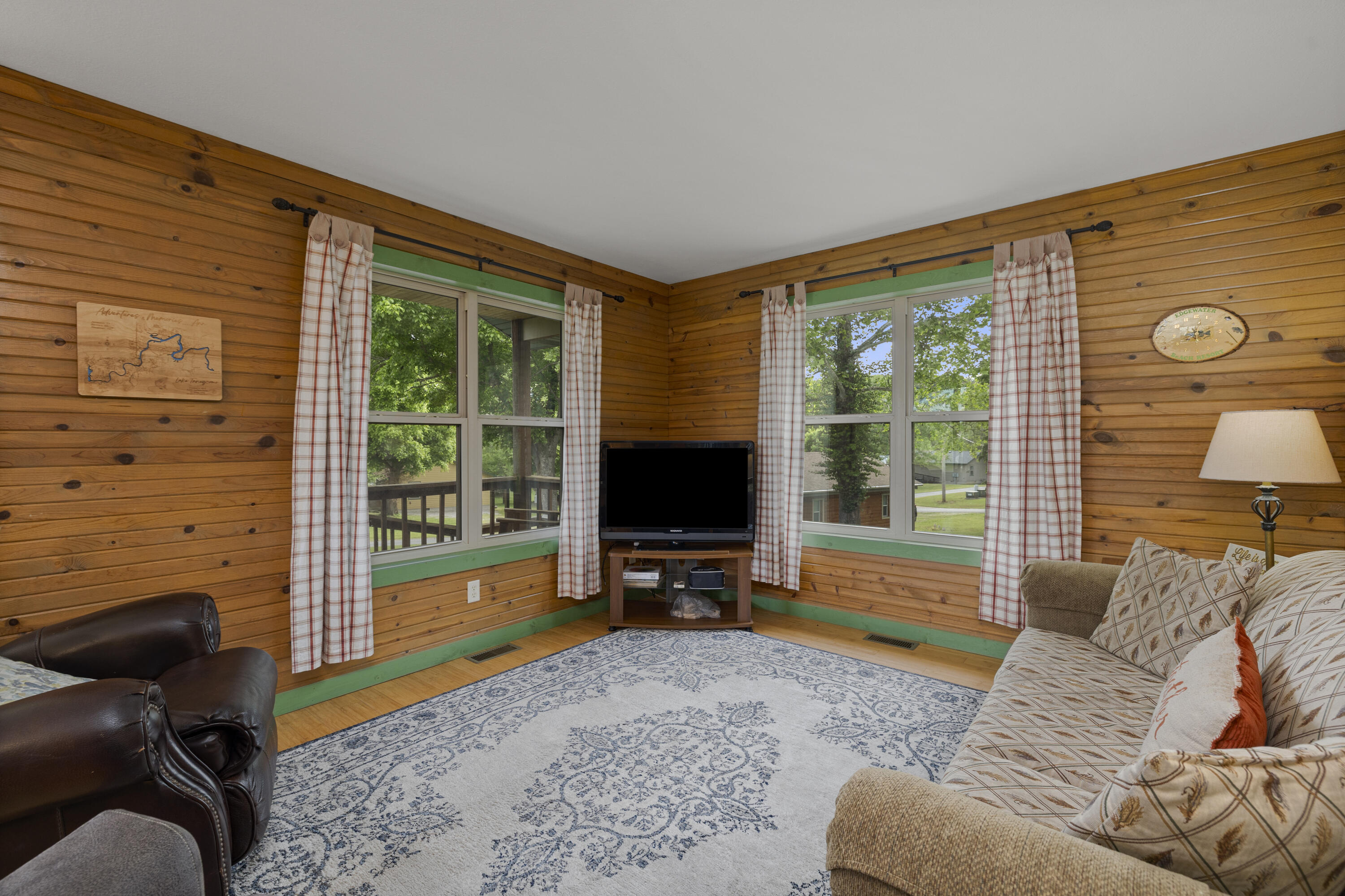 195 Edgewater Circle