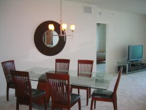 2650 Lake Shore Drive 2205