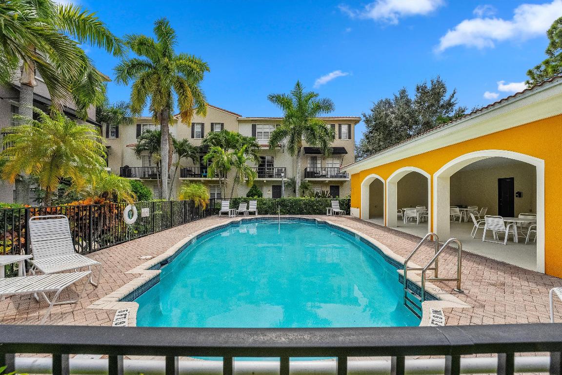 163 Greenwich Circle