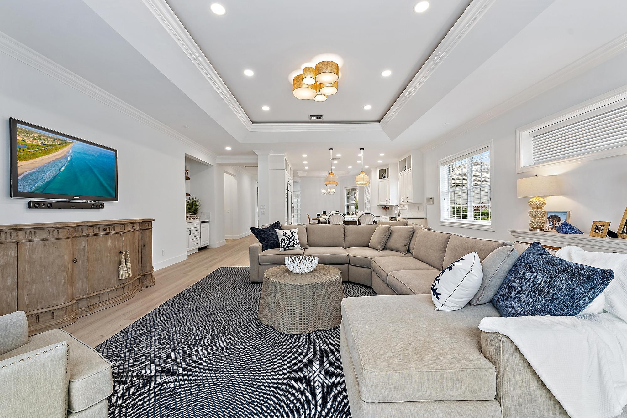 17065 Bay Street