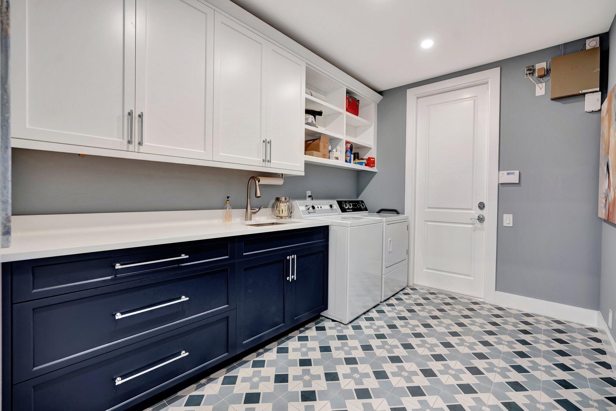 7701 SE Manhasset Place