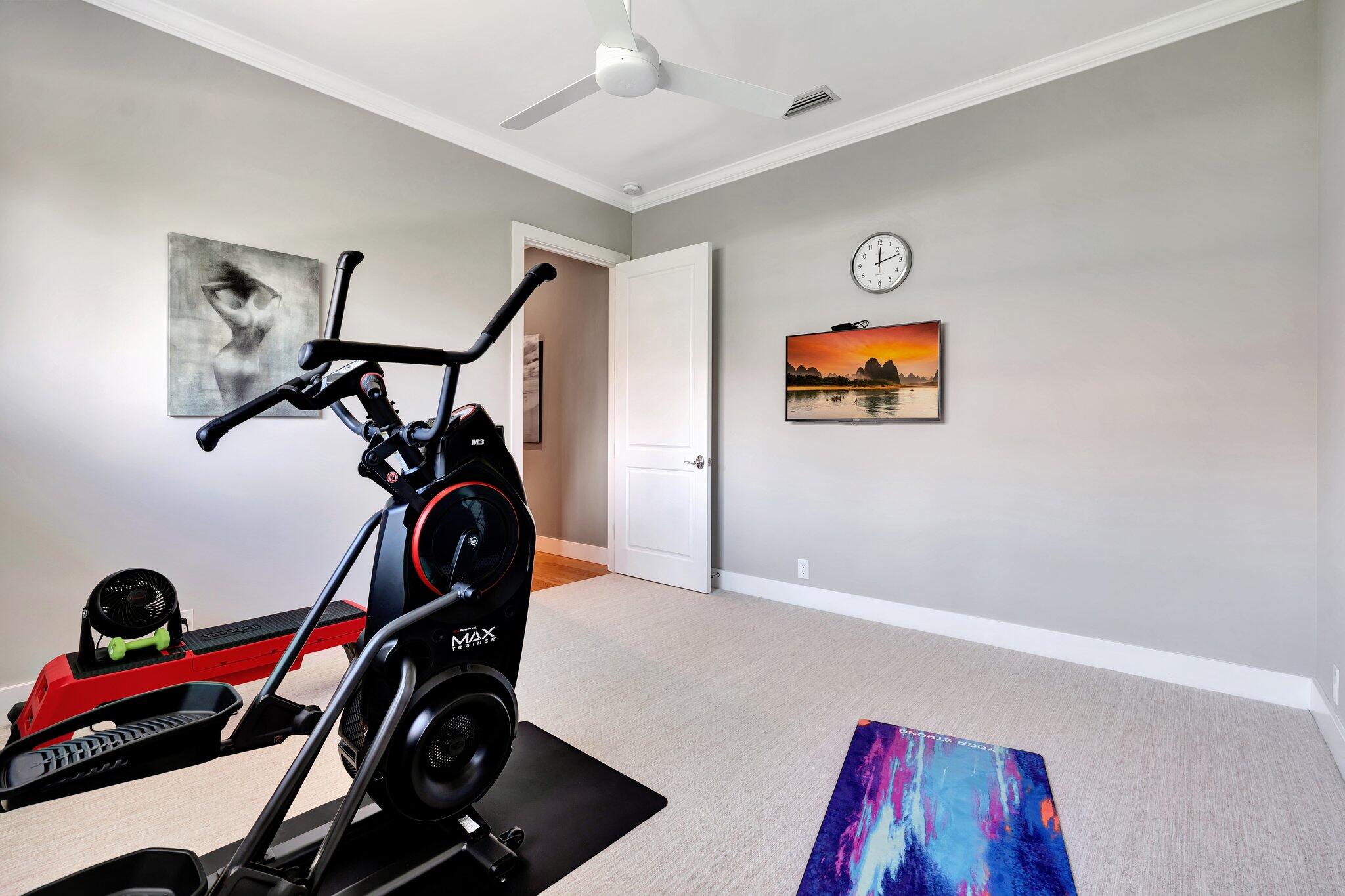 7701 SE Manhasset Place