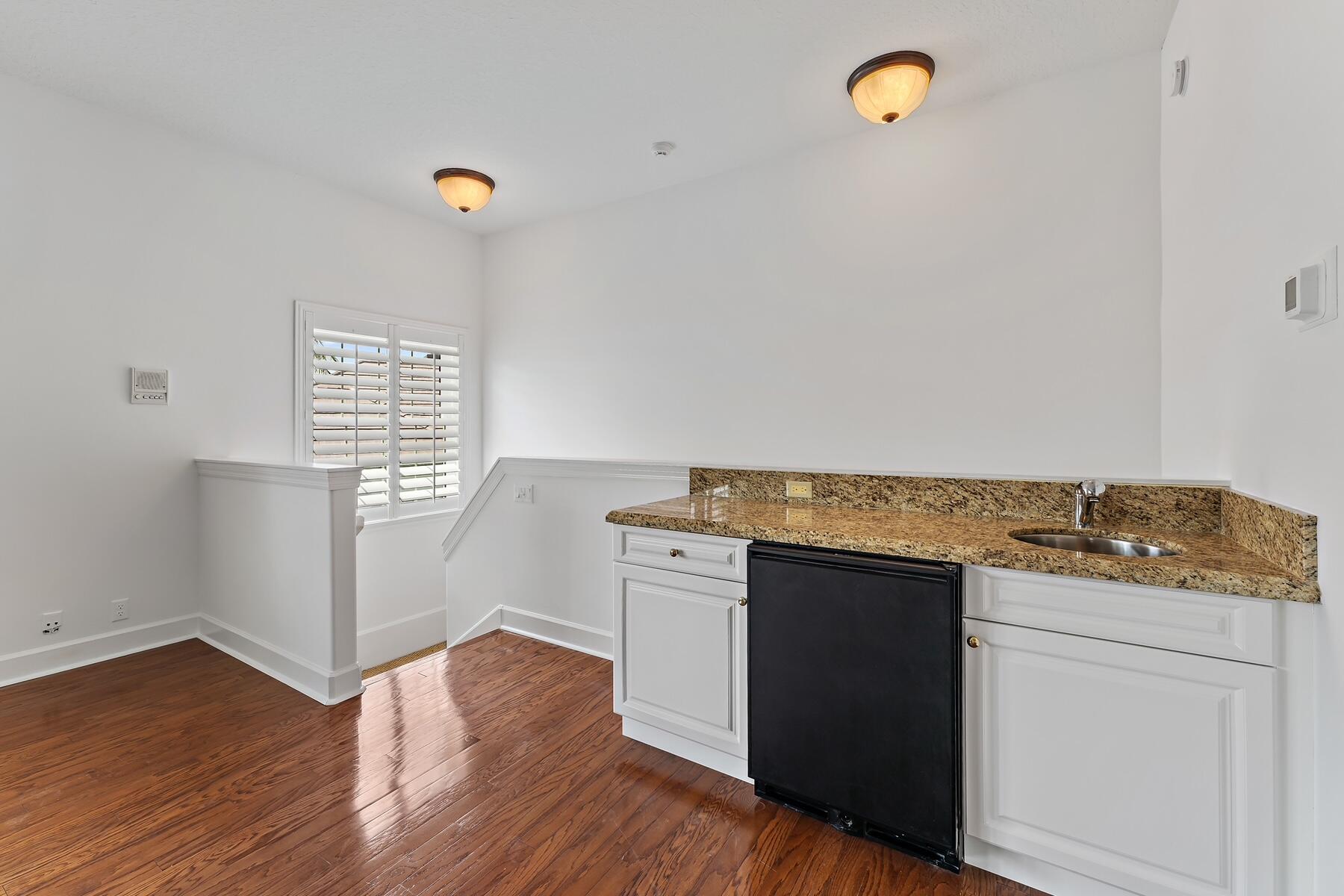 7701 SE Manhasset Place