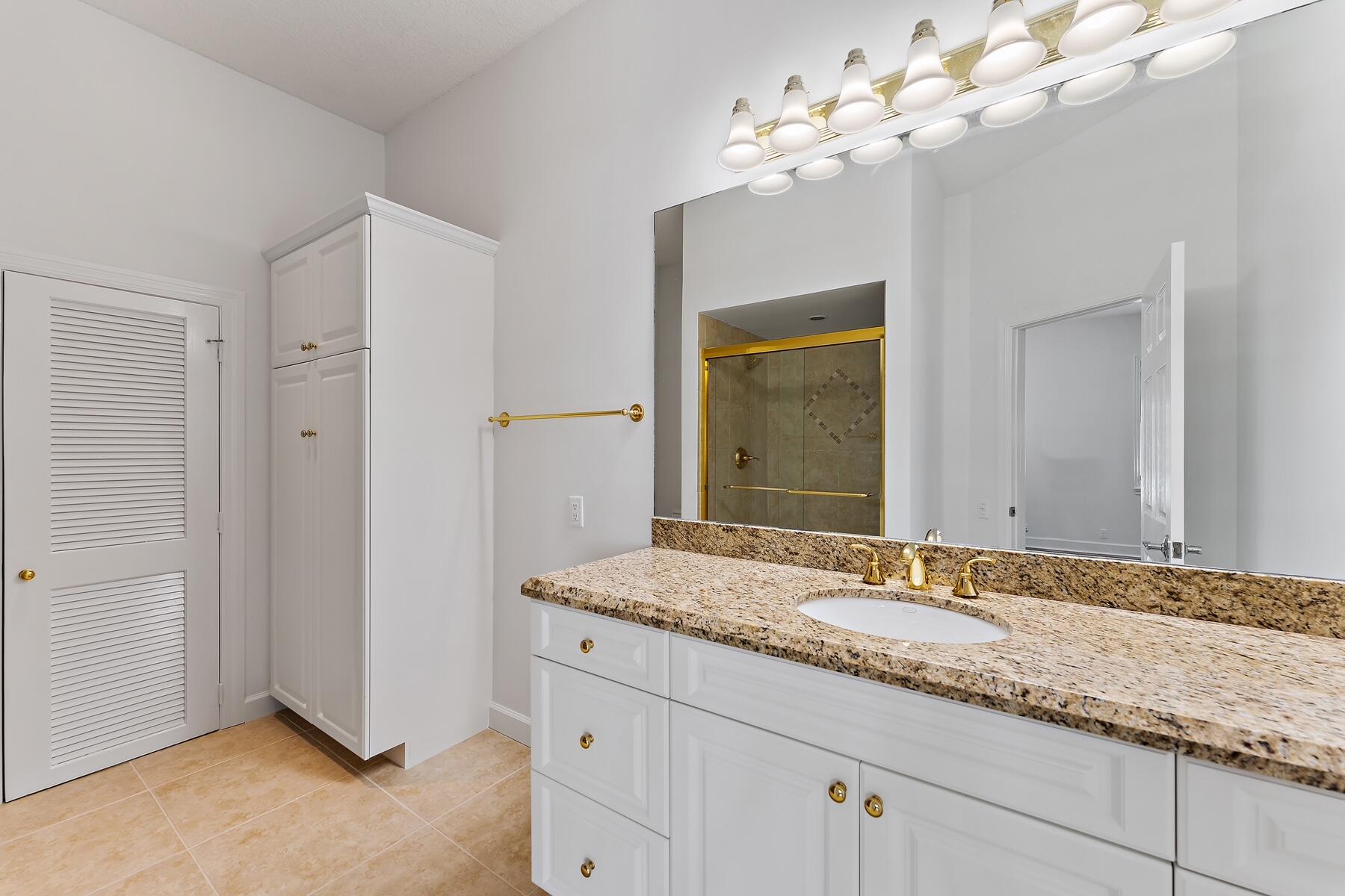 7701 SE Manhasset Place