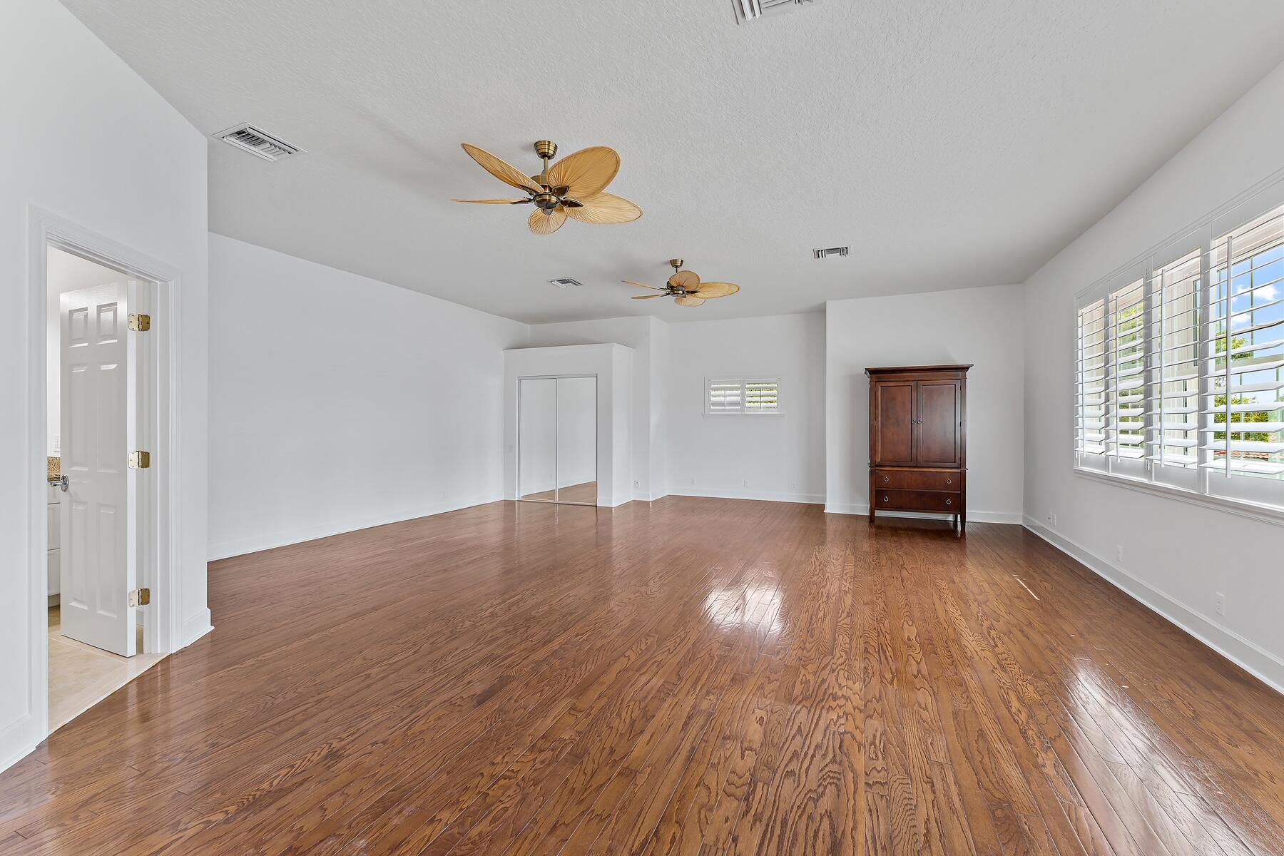 7701 SE Manhasset Place