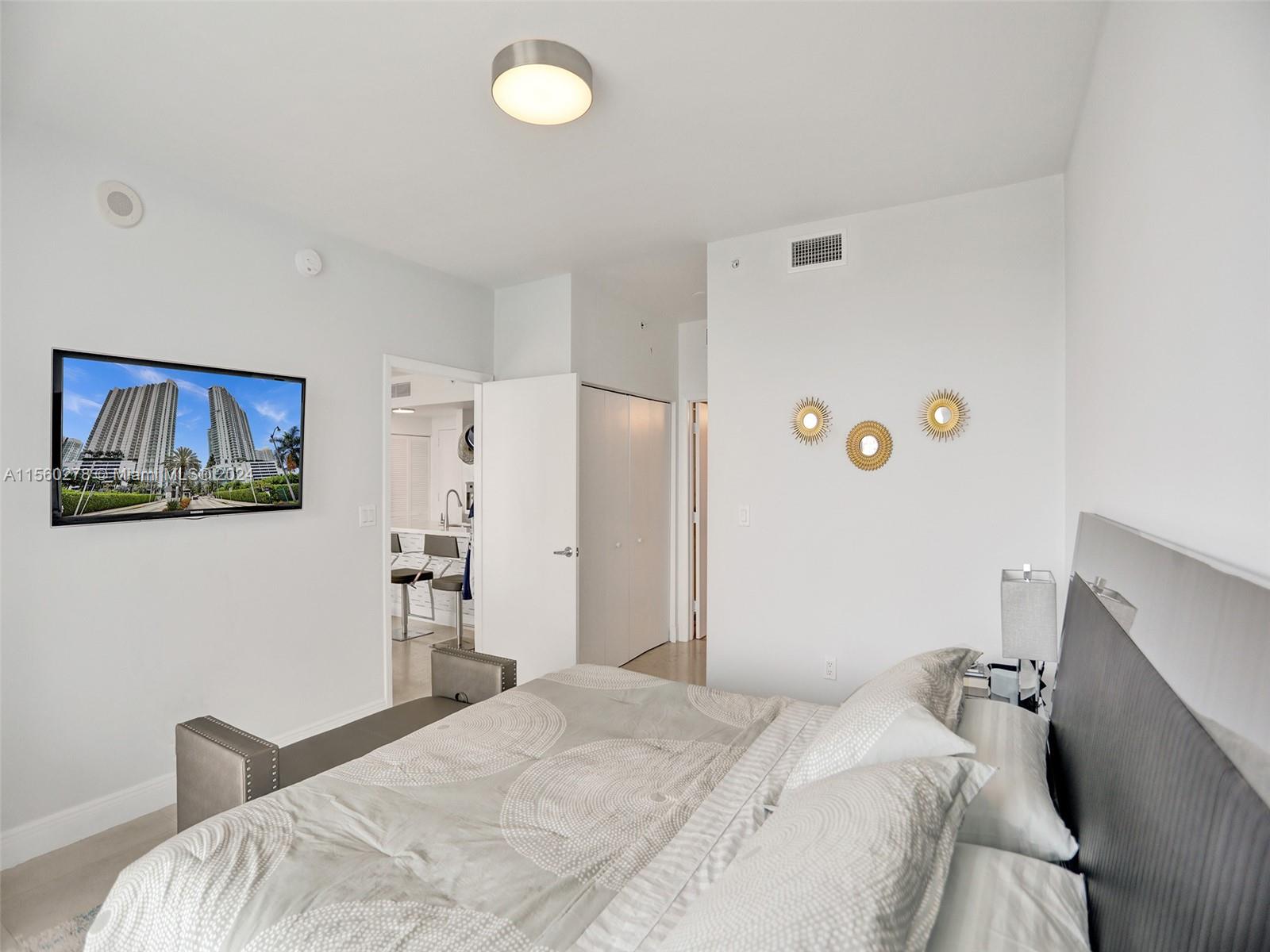 90 SW 3rd St # 2809