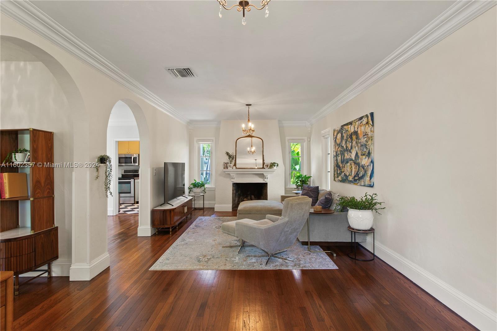 604 Alcazar Ave