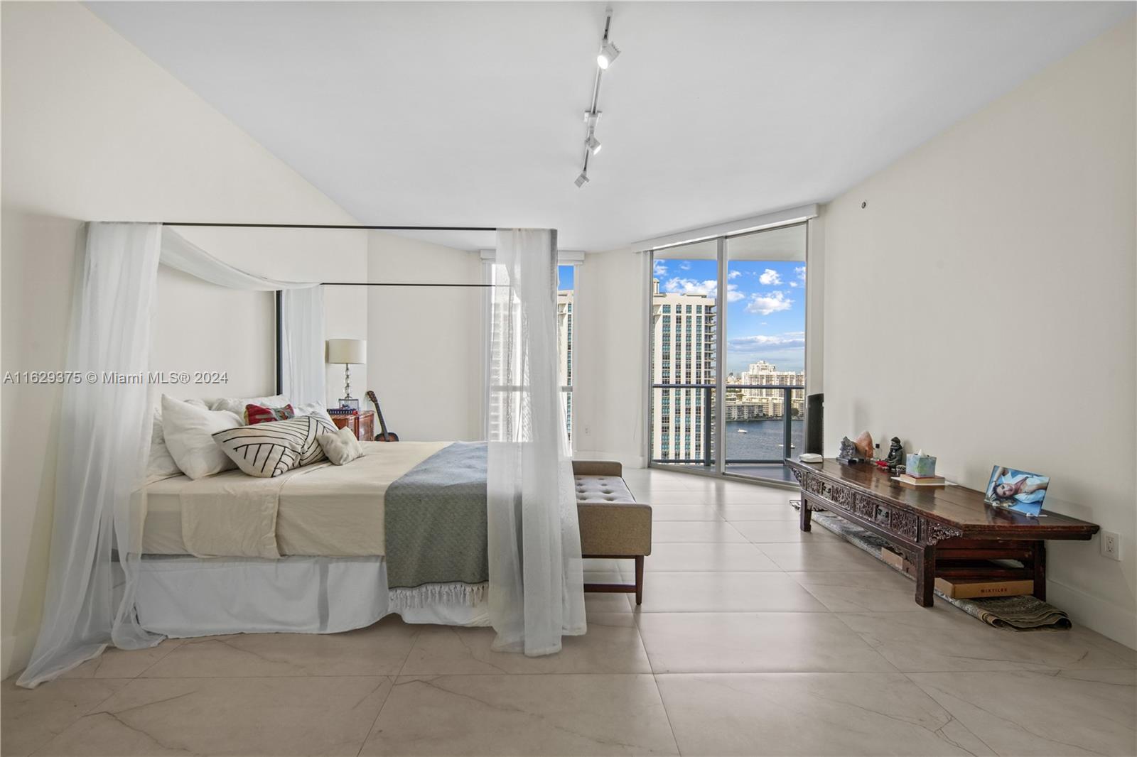 17111 Biscayne Blvd # 1805