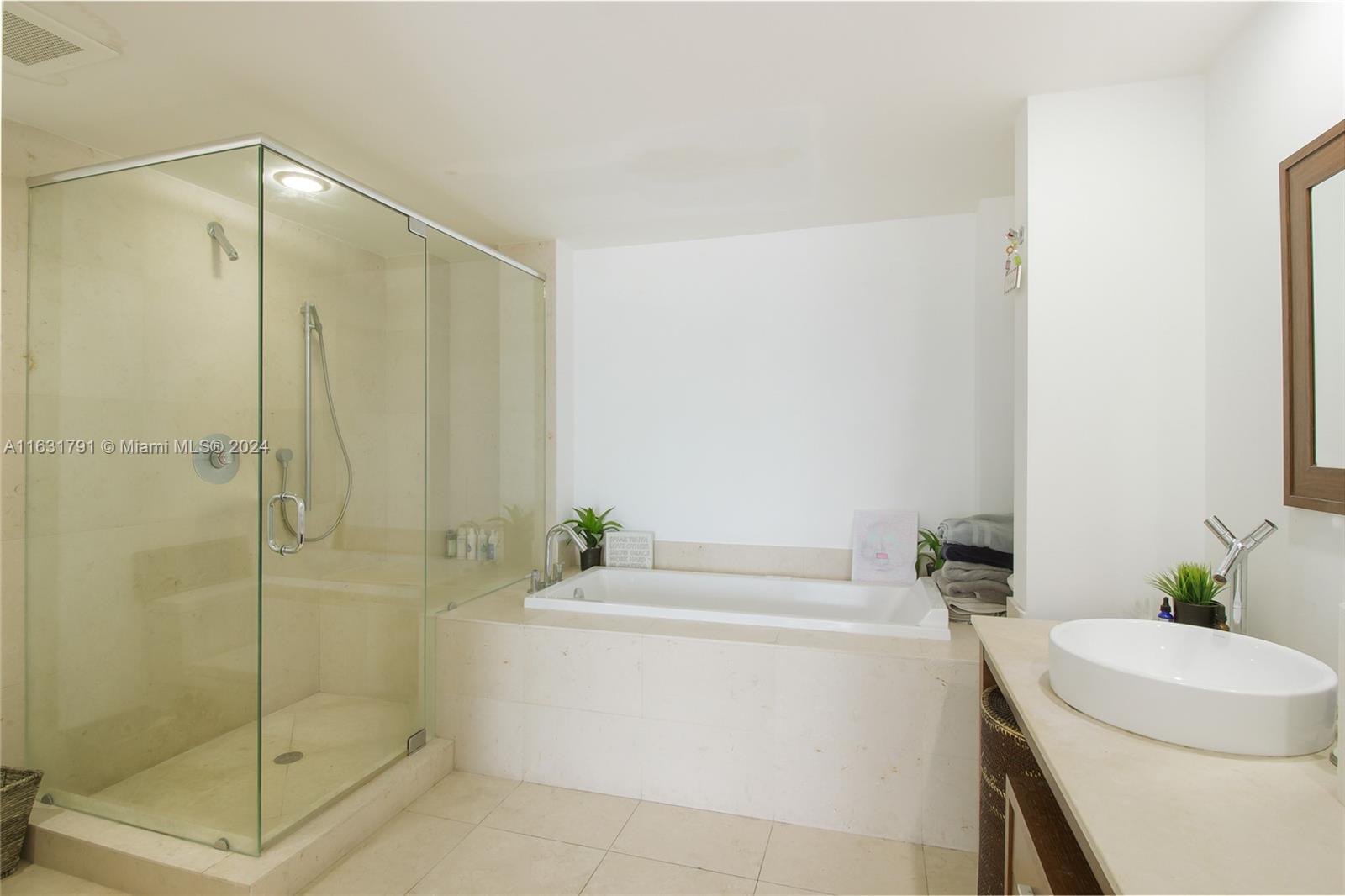 495 Brickell Ave # 3803