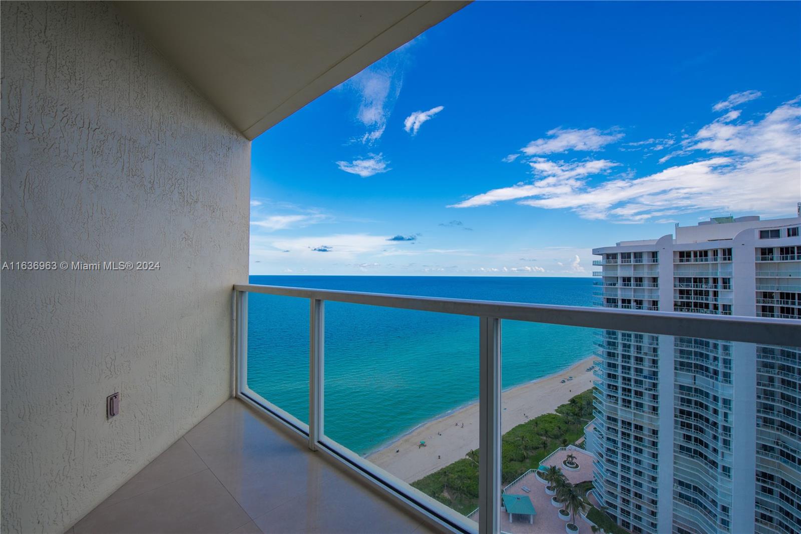 16699 Collins Ave # 2809