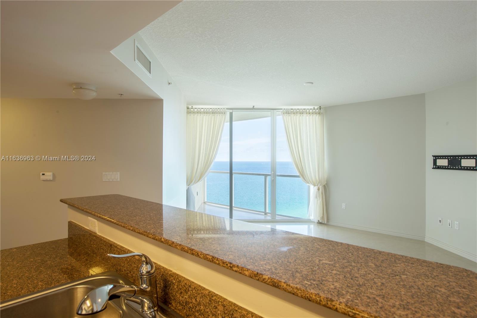 16699 Collins Ave # 2809