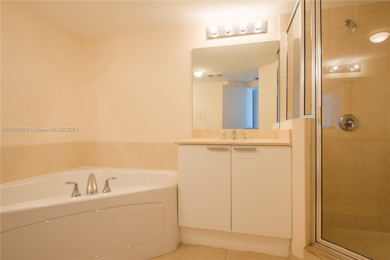 16699 Collins Ave # 2809