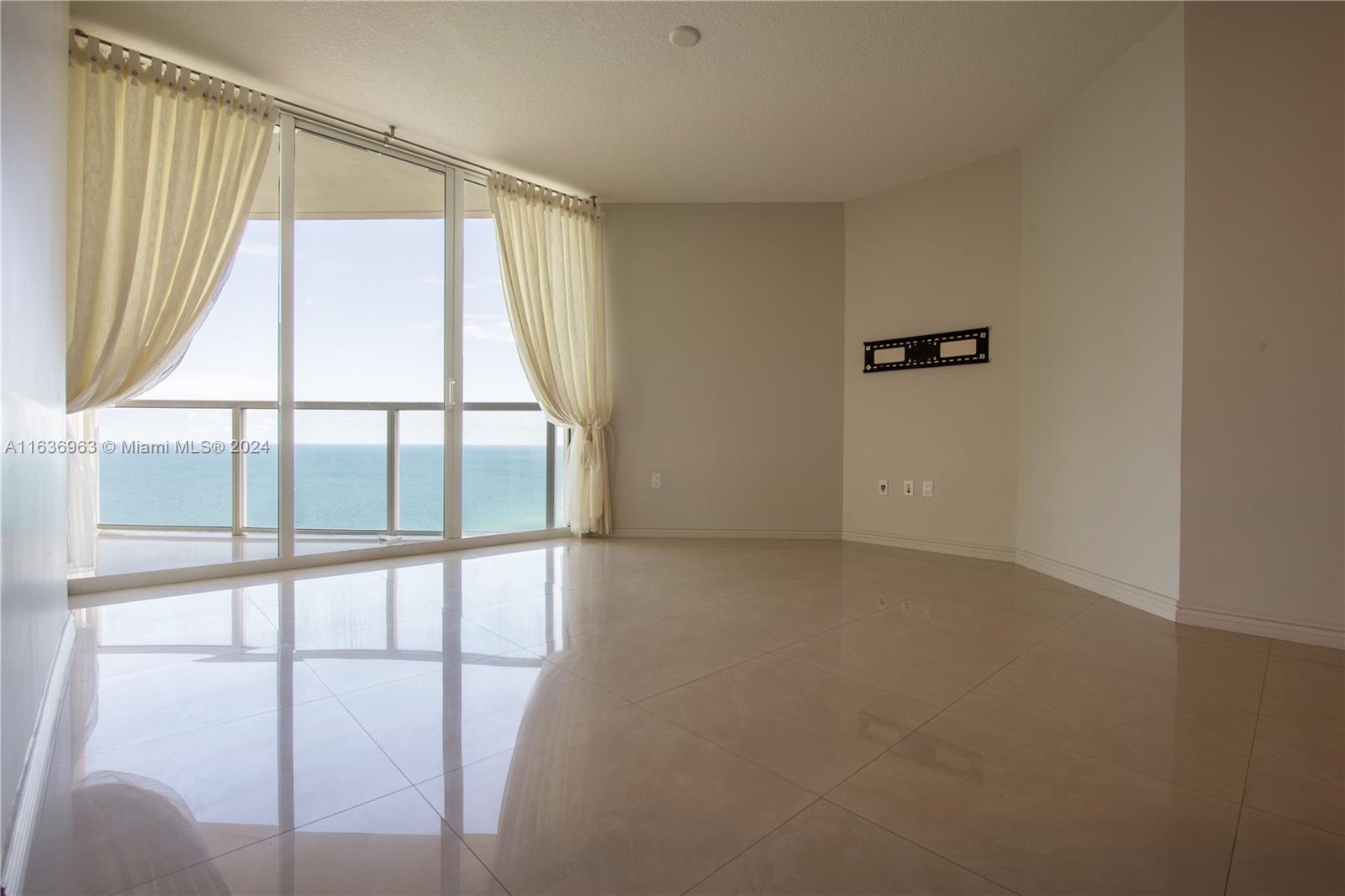 16699 Collins Ave # 2809