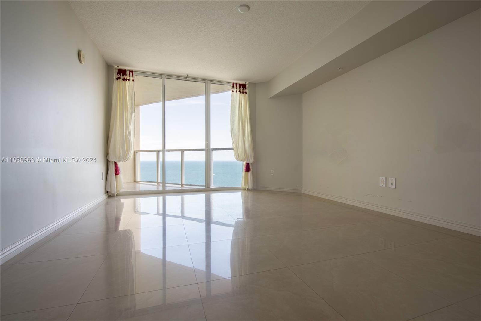 16699 Collins Ave # 2809
