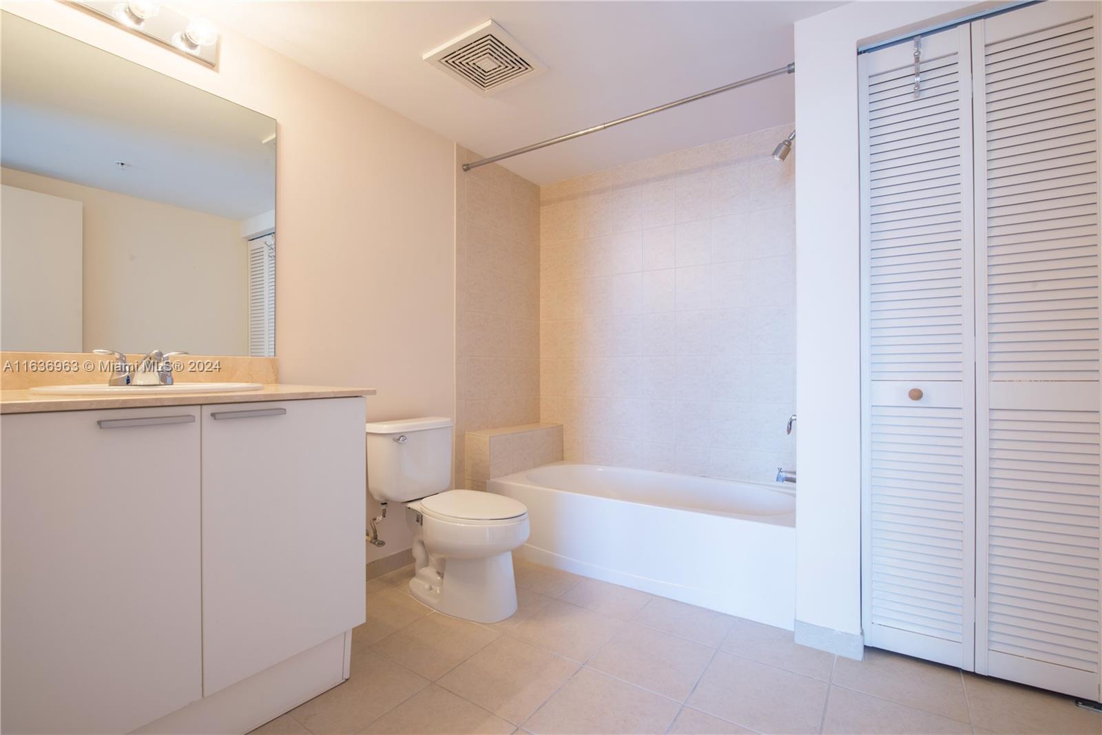 16699 Collins Ave # 2809