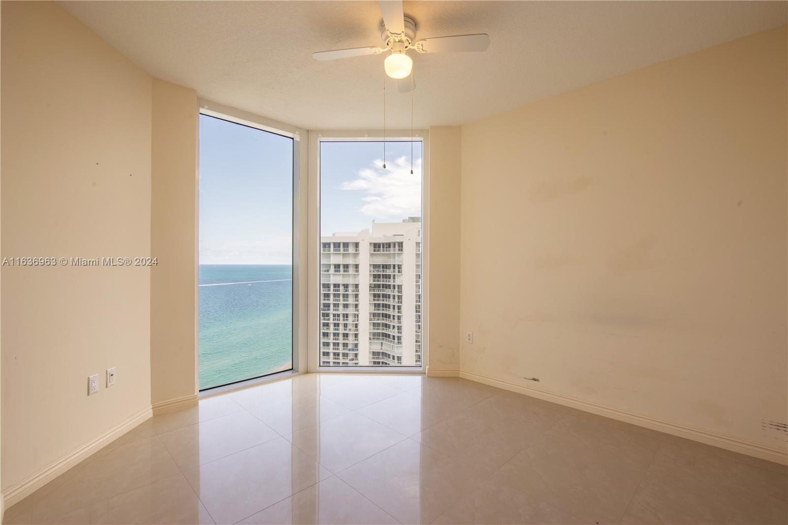 16699 Collins Ave # 2809