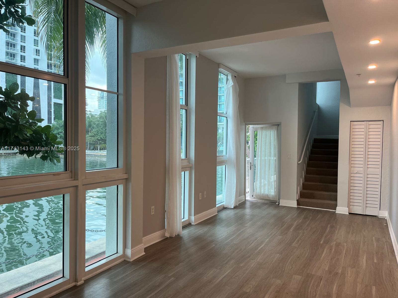 500 NE 29th St Unit: TH1