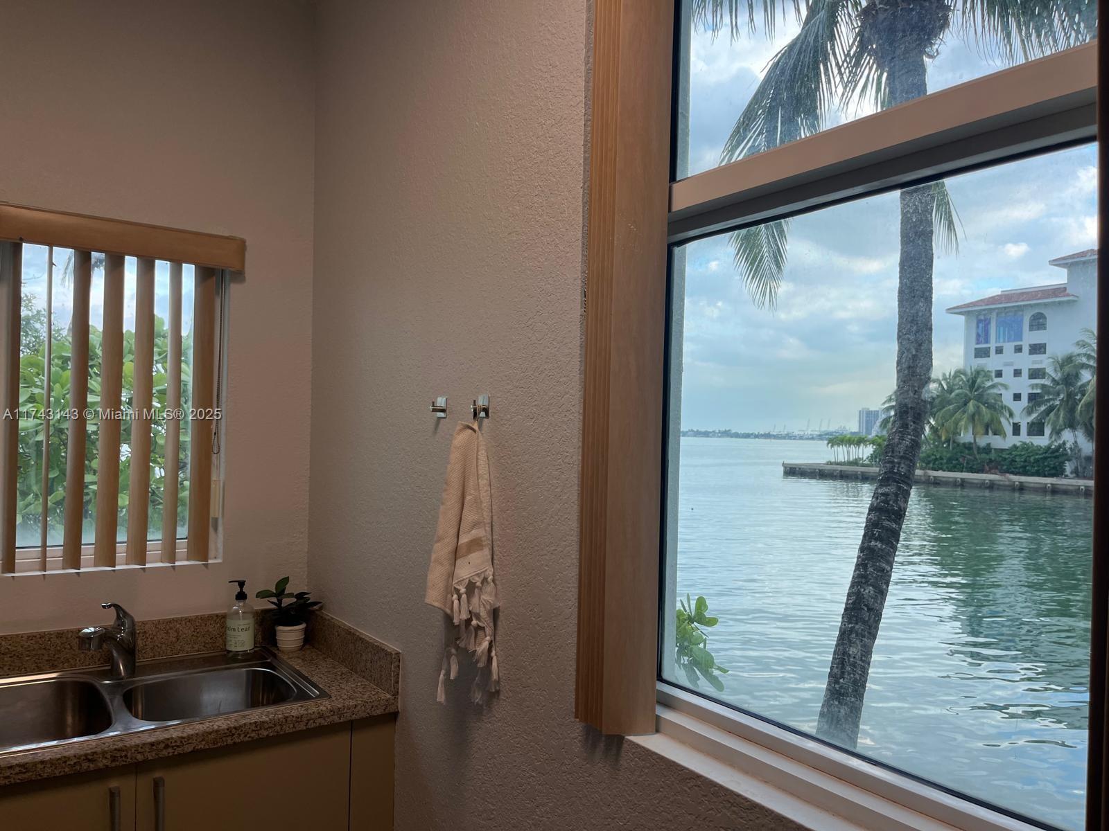 500 NE 29th St Unit: TH1