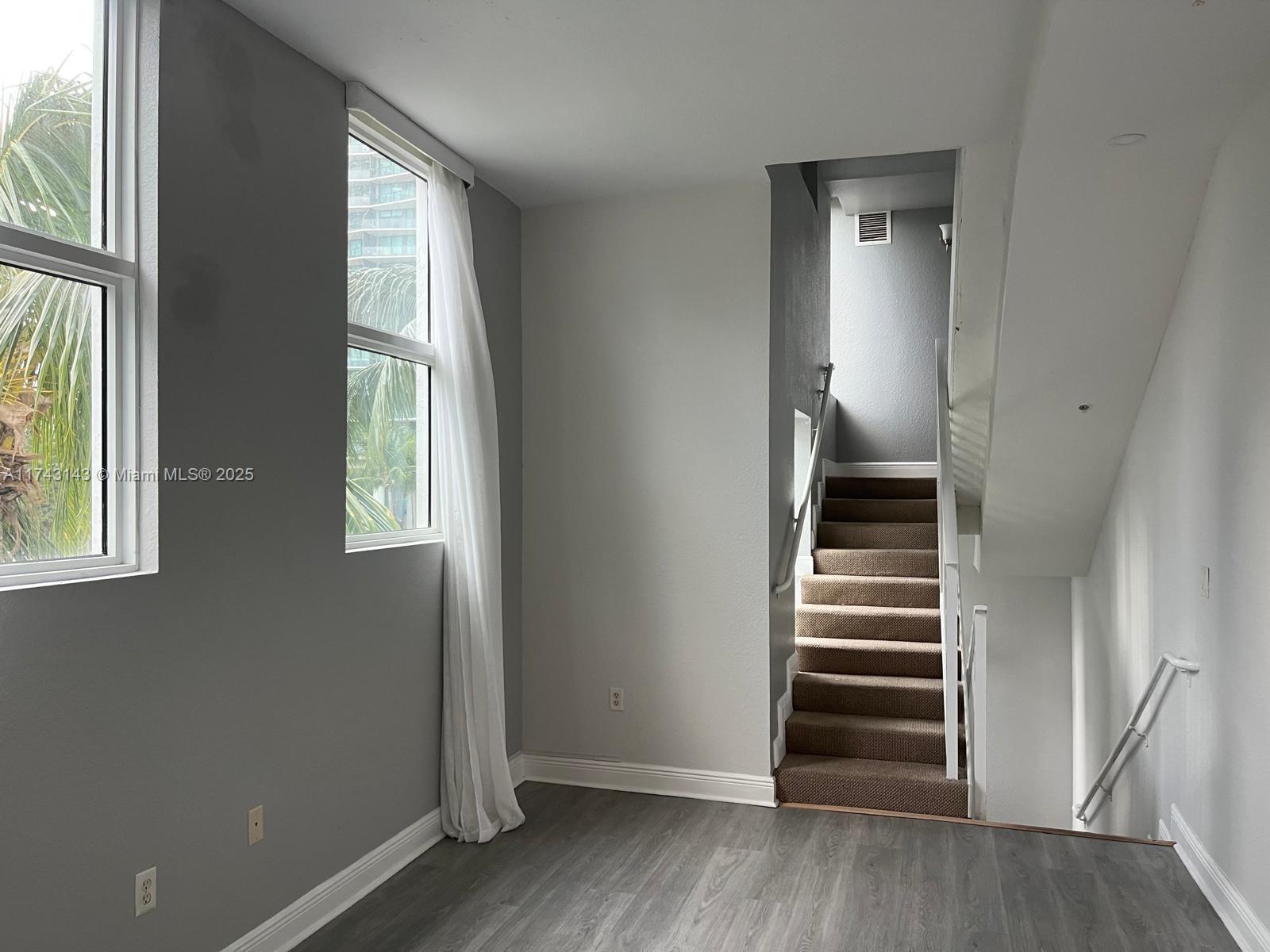 500 NE 29th St Unit: TH1