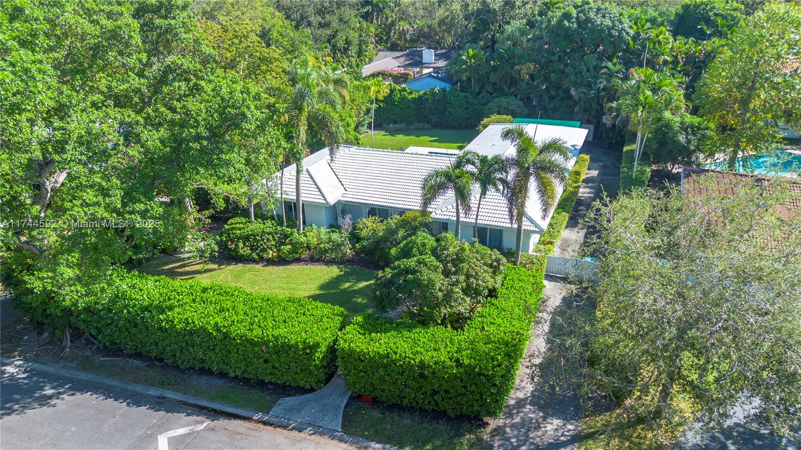 550 Pidgeon Plum Ln