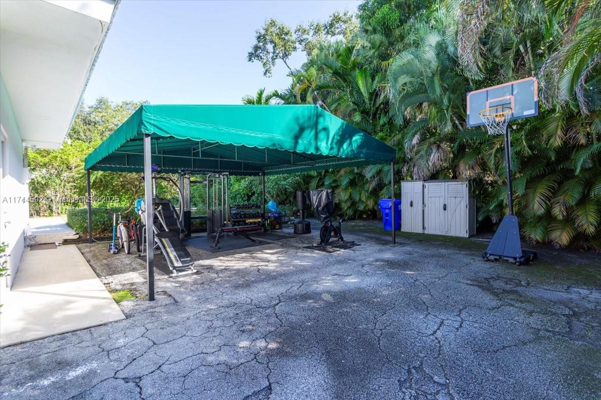 550 Pidgeon Plum Ln