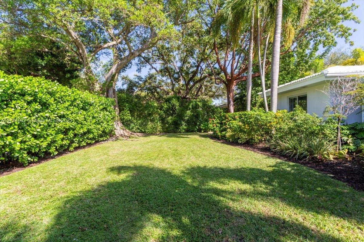 550 Pidgeon Plum Ln