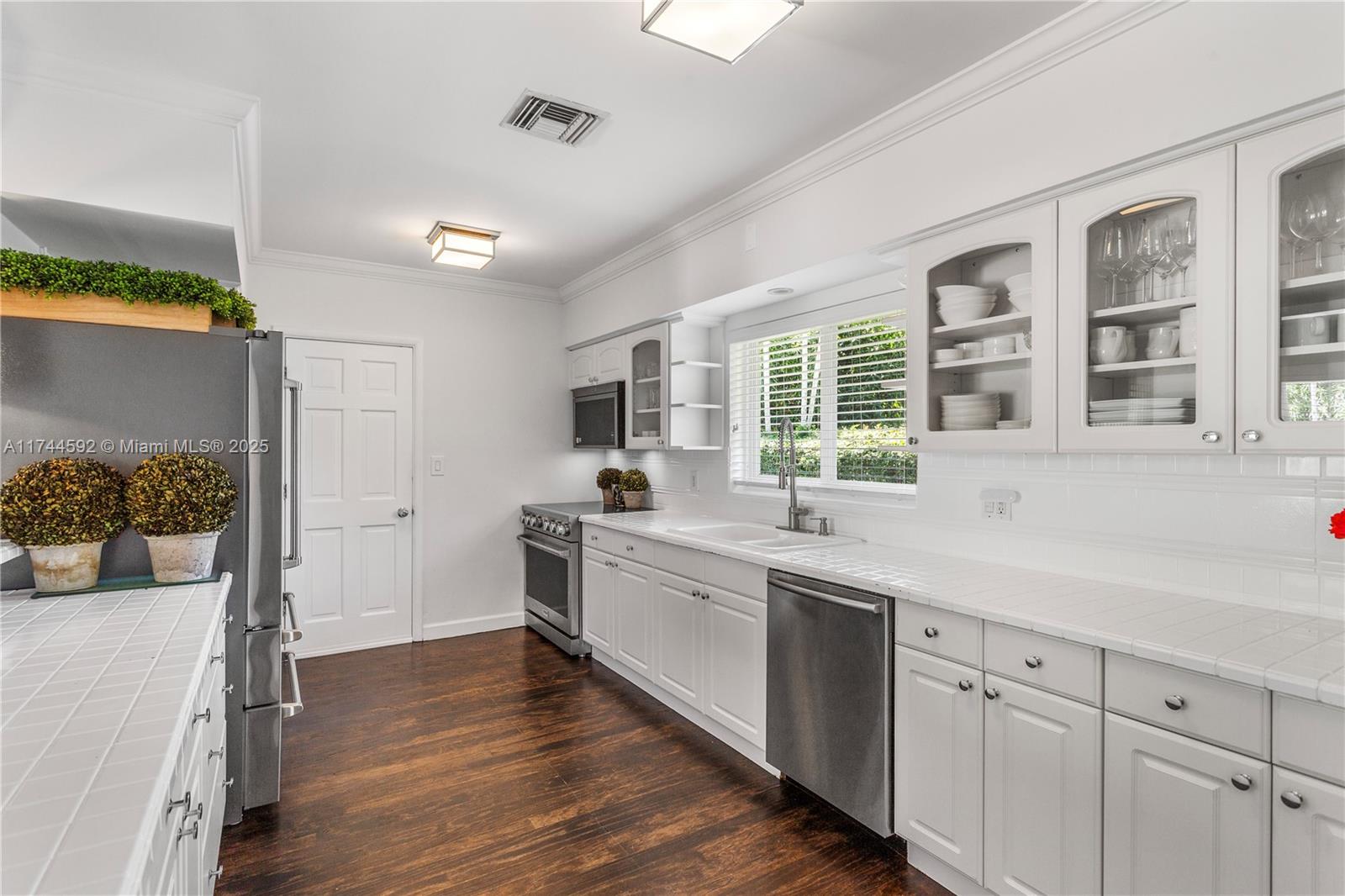 550 Pidgeon Plum Ln