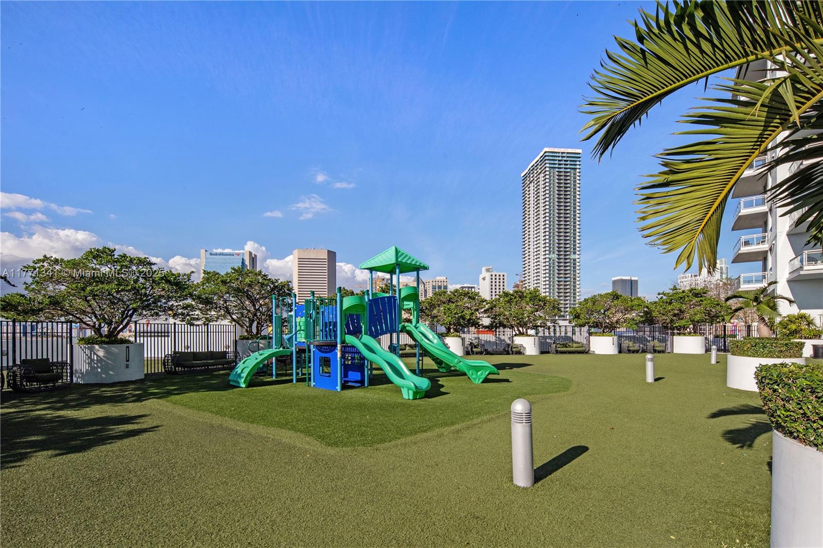 90 SW 3rd St # 4103