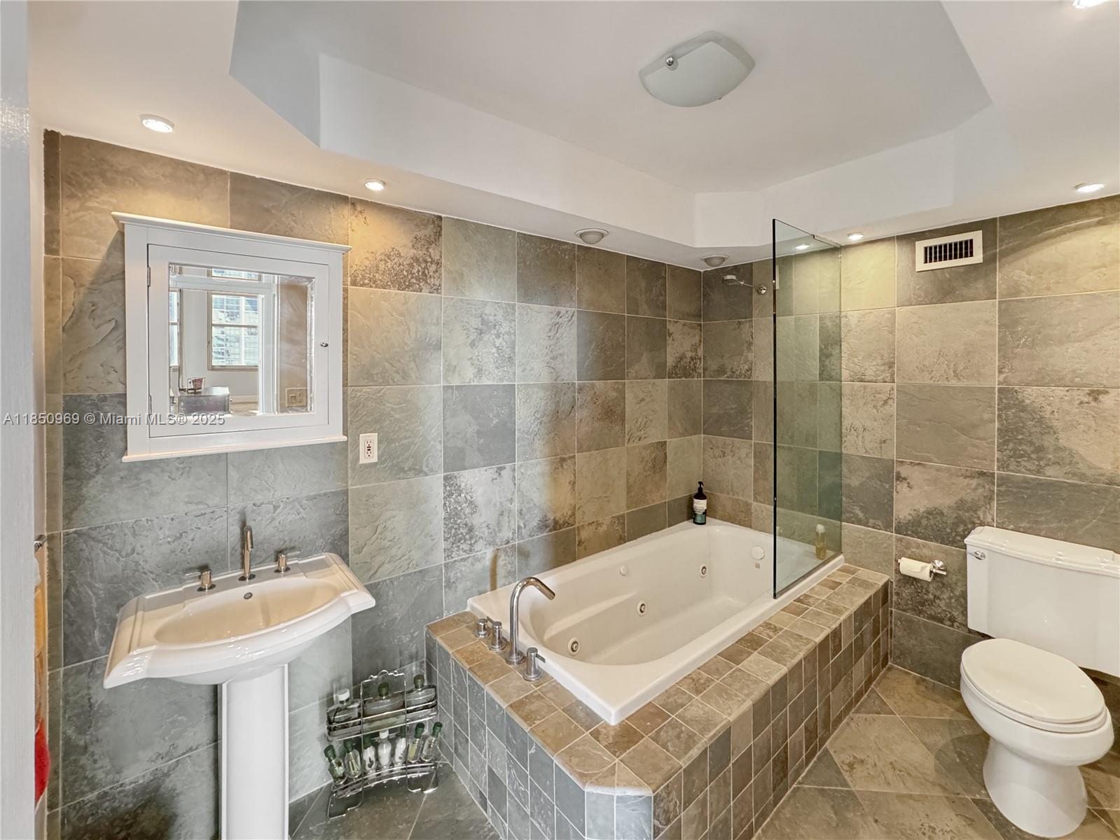 2899 Collins Ave # F Unit: PH F