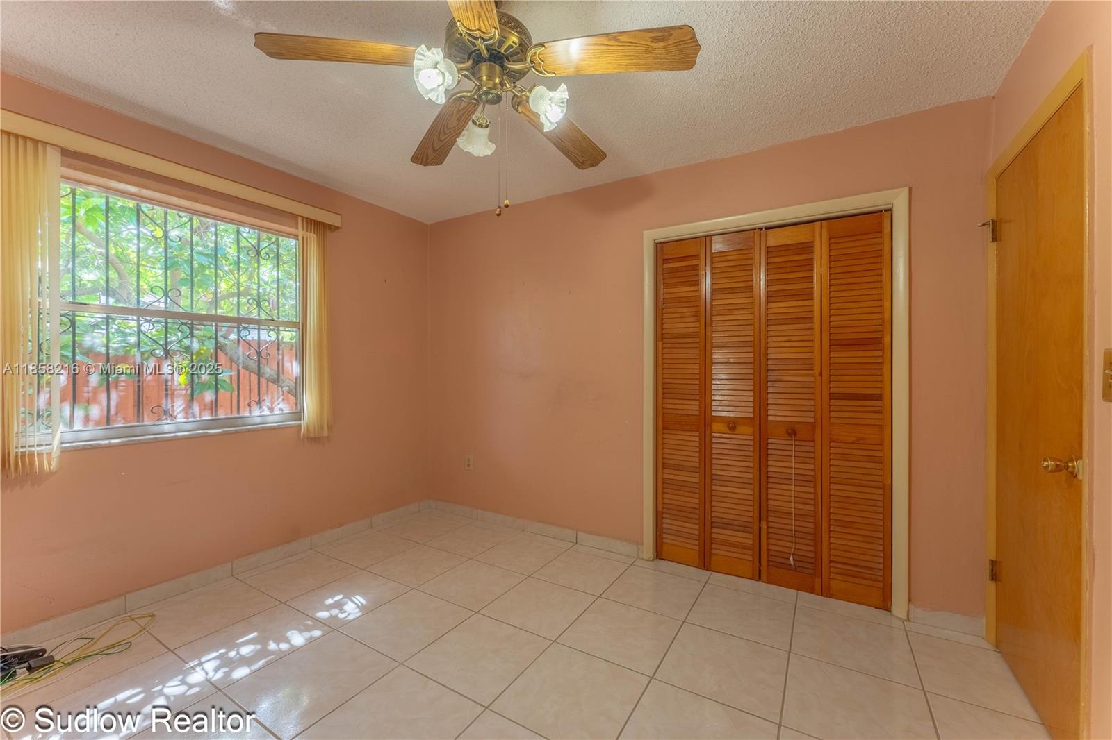 4230 SW 10th St