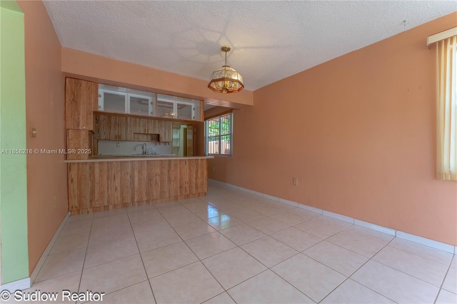 4230 SW 10th St