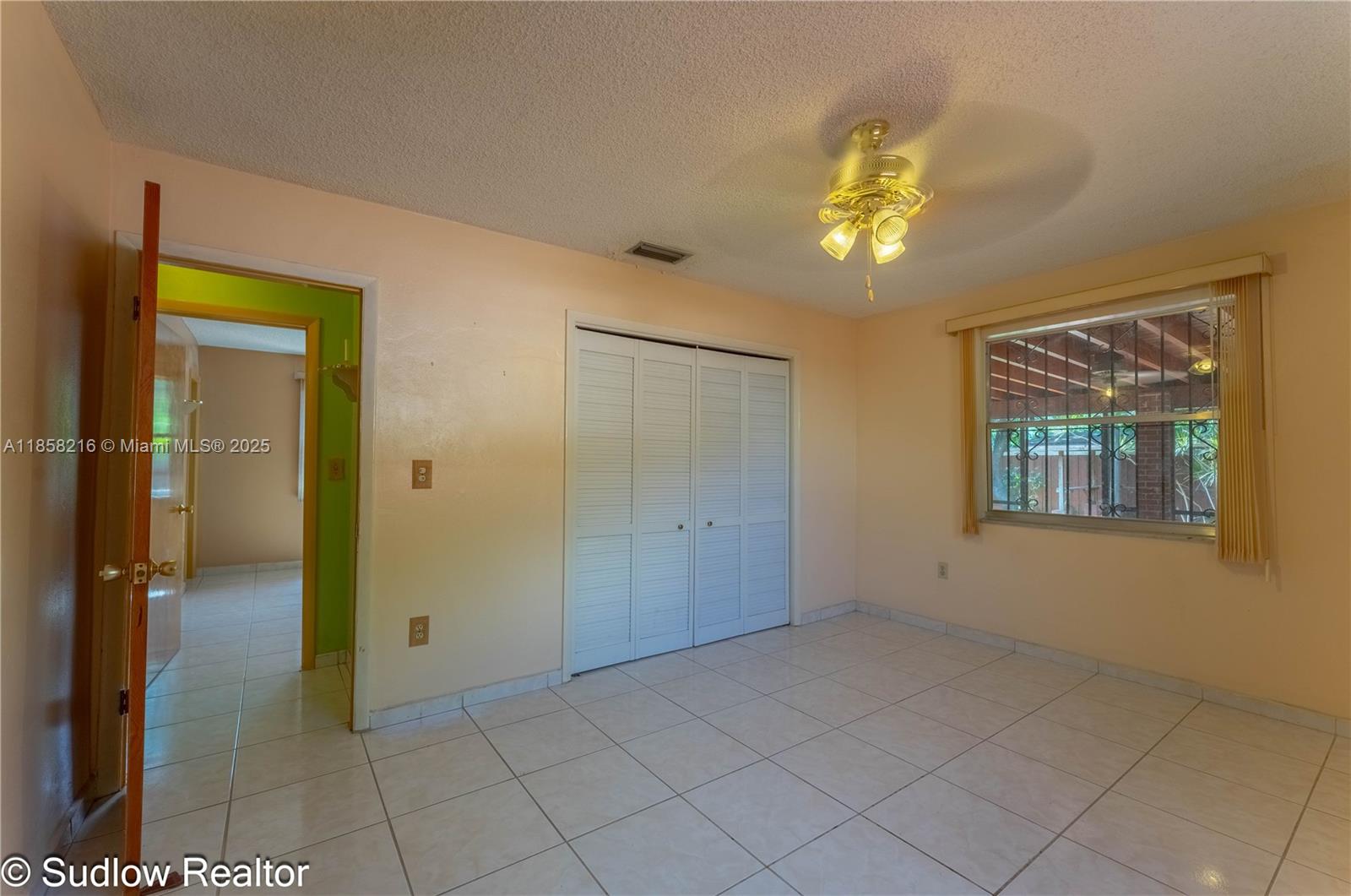 4230 SW 10th St